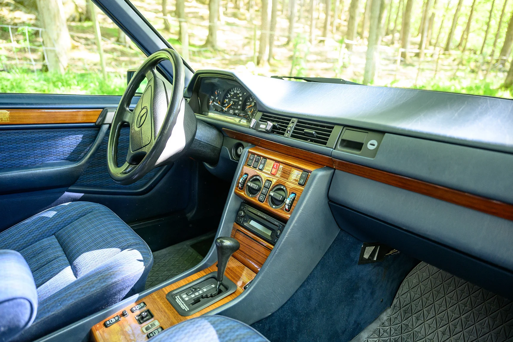 Interiörbild 1992 Mercedes-Benz 300 TE (11)