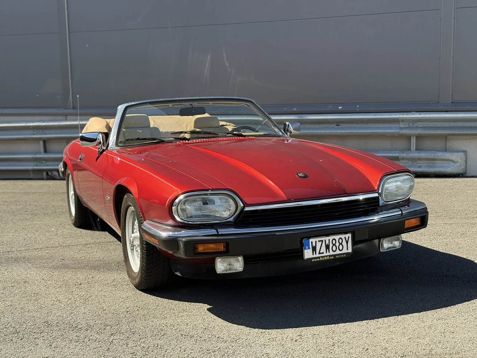 Exterior image of 1993 Jaguar XjS Cabriolet (3)