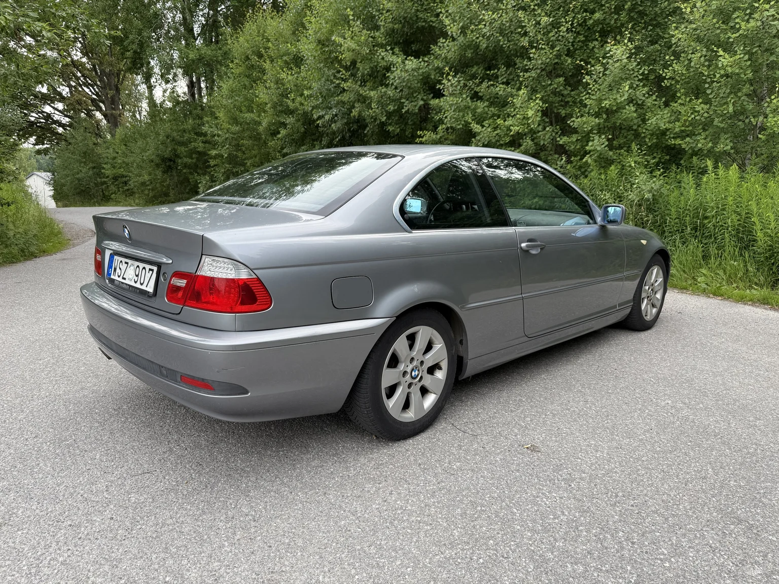 Exteriörbild på 2005 BMW 320Ci (4)
