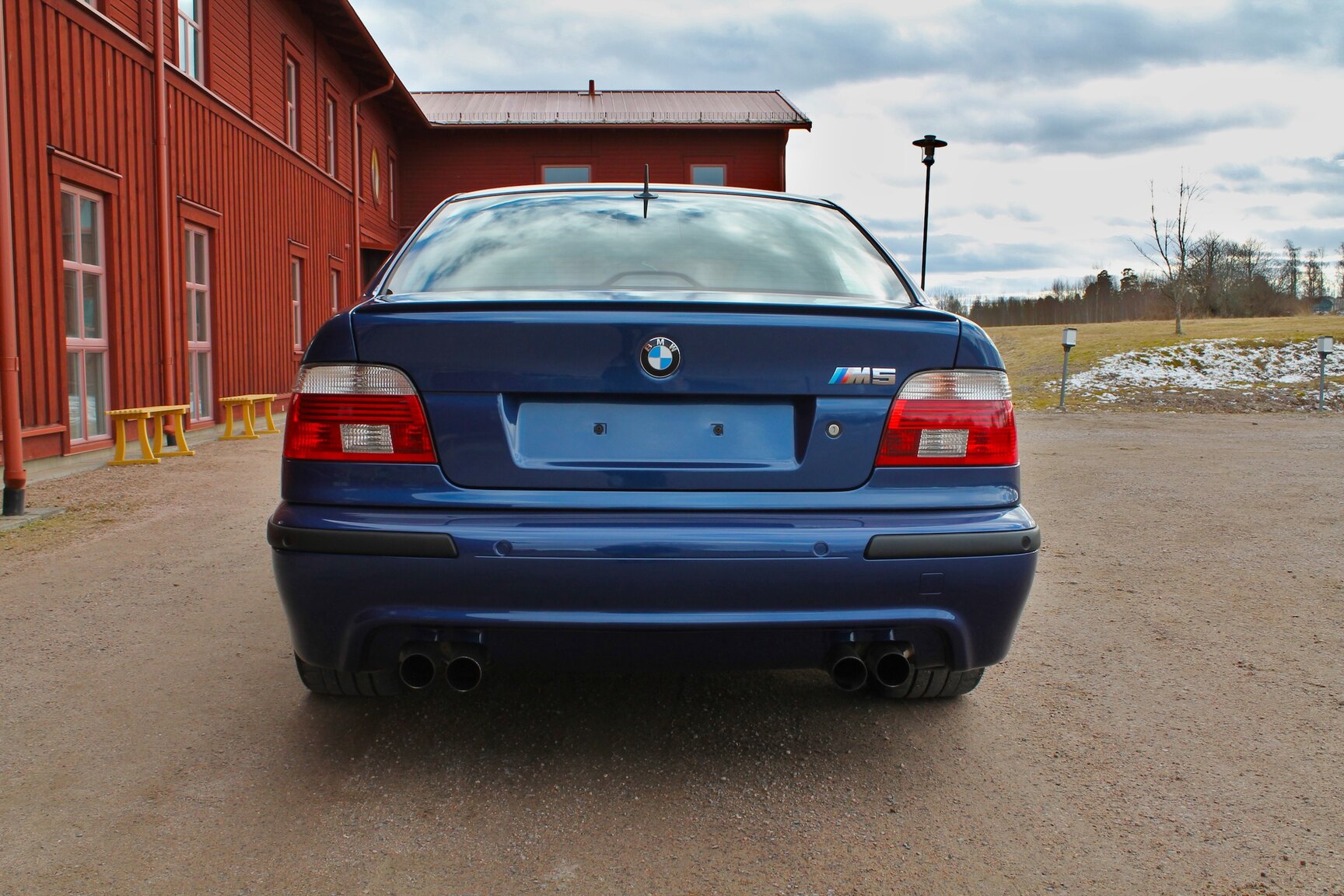 Exteriörbild på 2003 BMW M5