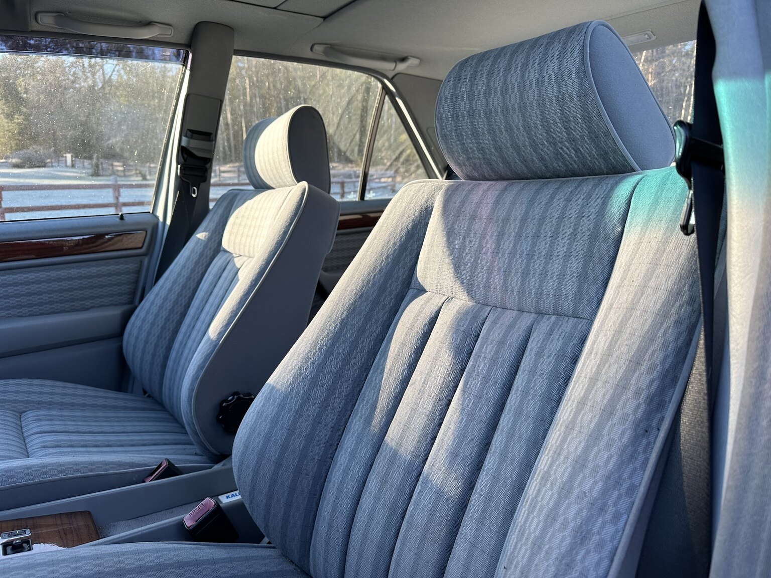 Interior image of 1991 Mercedes-Benz 230 E 