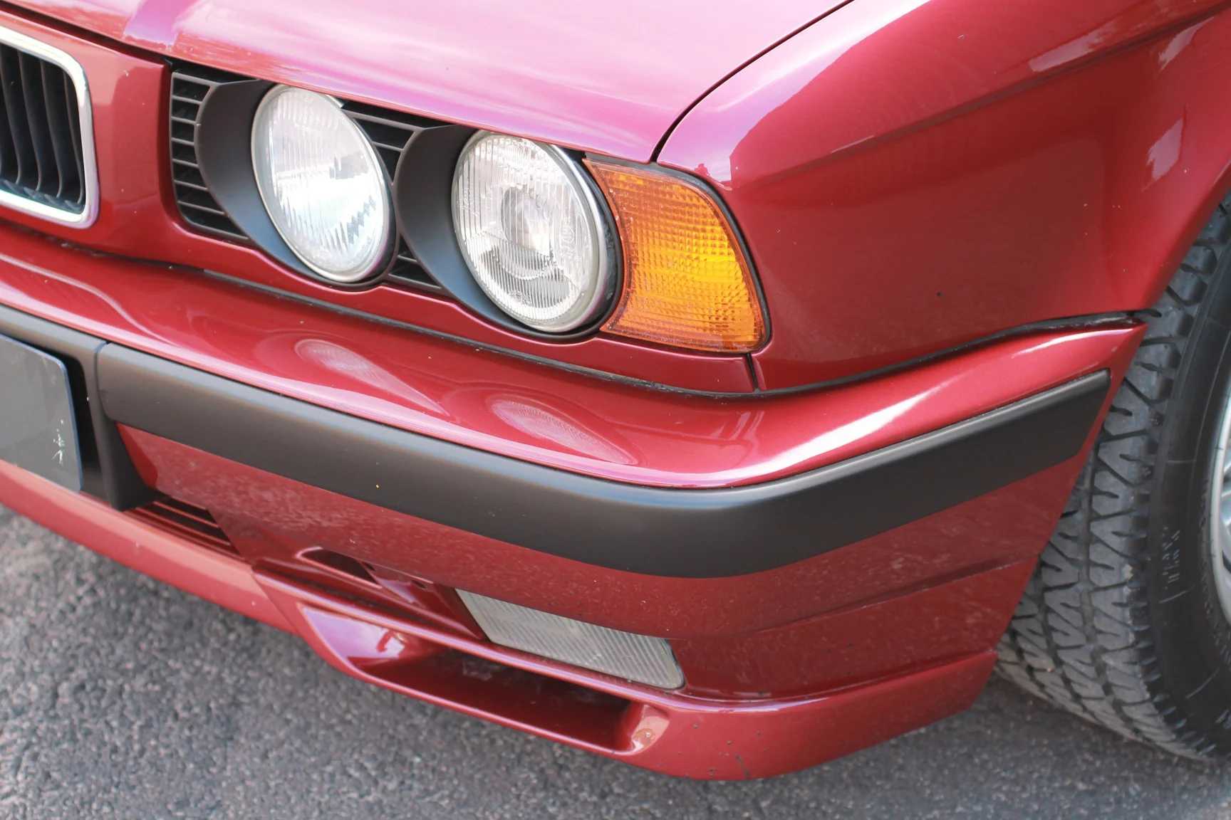 Exteriörbild på 1993 BMW 540i Sedan (46)
