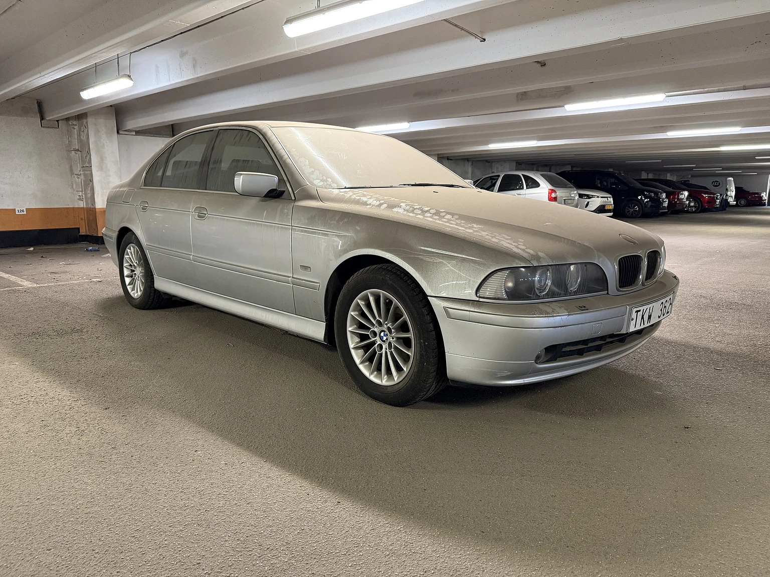 Exterior image of 2002 BMW 520i (6)