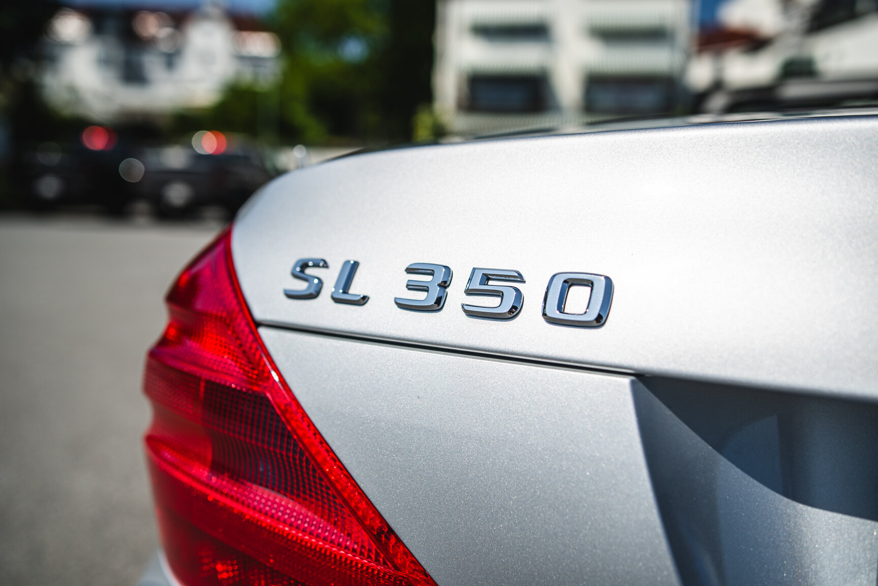 Exterior image of 2006 Mercedes-Benz SL 350