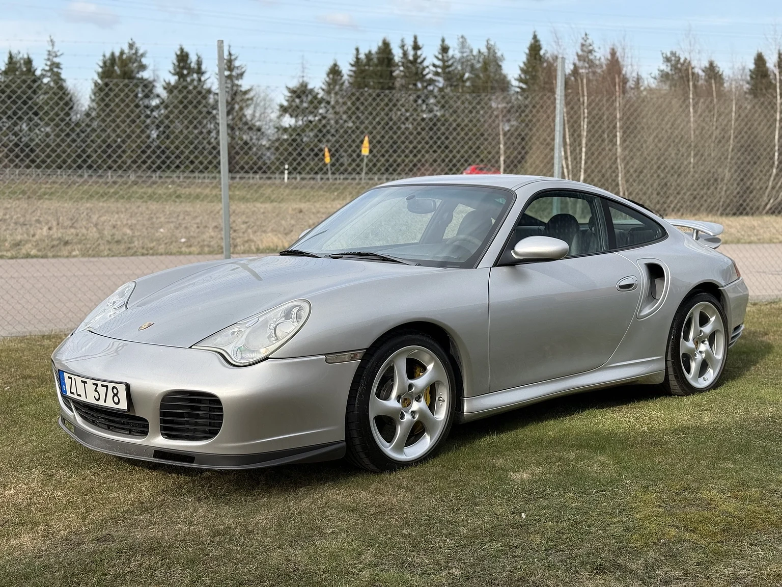 Exteriörbild på 2005 Porsche 996 Turbo S (1)