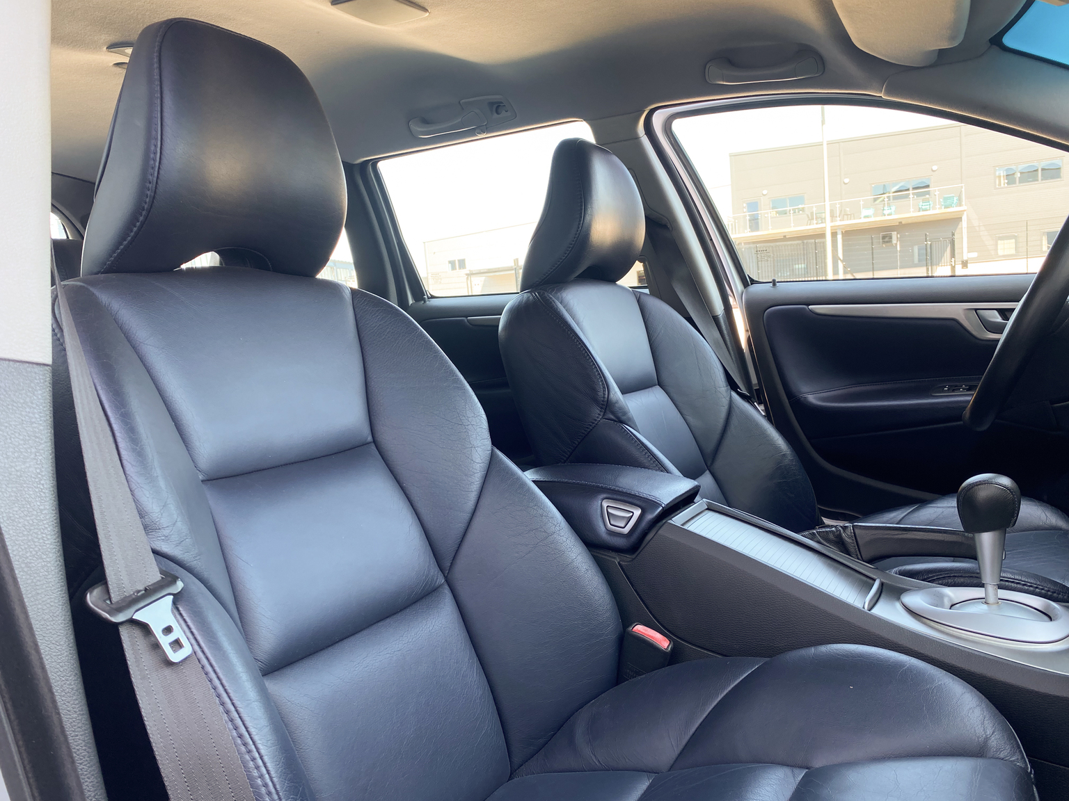 Innenraumfoto von 2005 Volvo V70 R AWD (40)