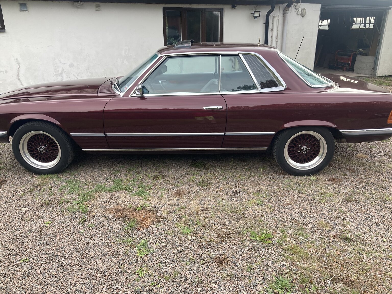 Exterior image of 1973 Mercedes-Benz 450 SLC