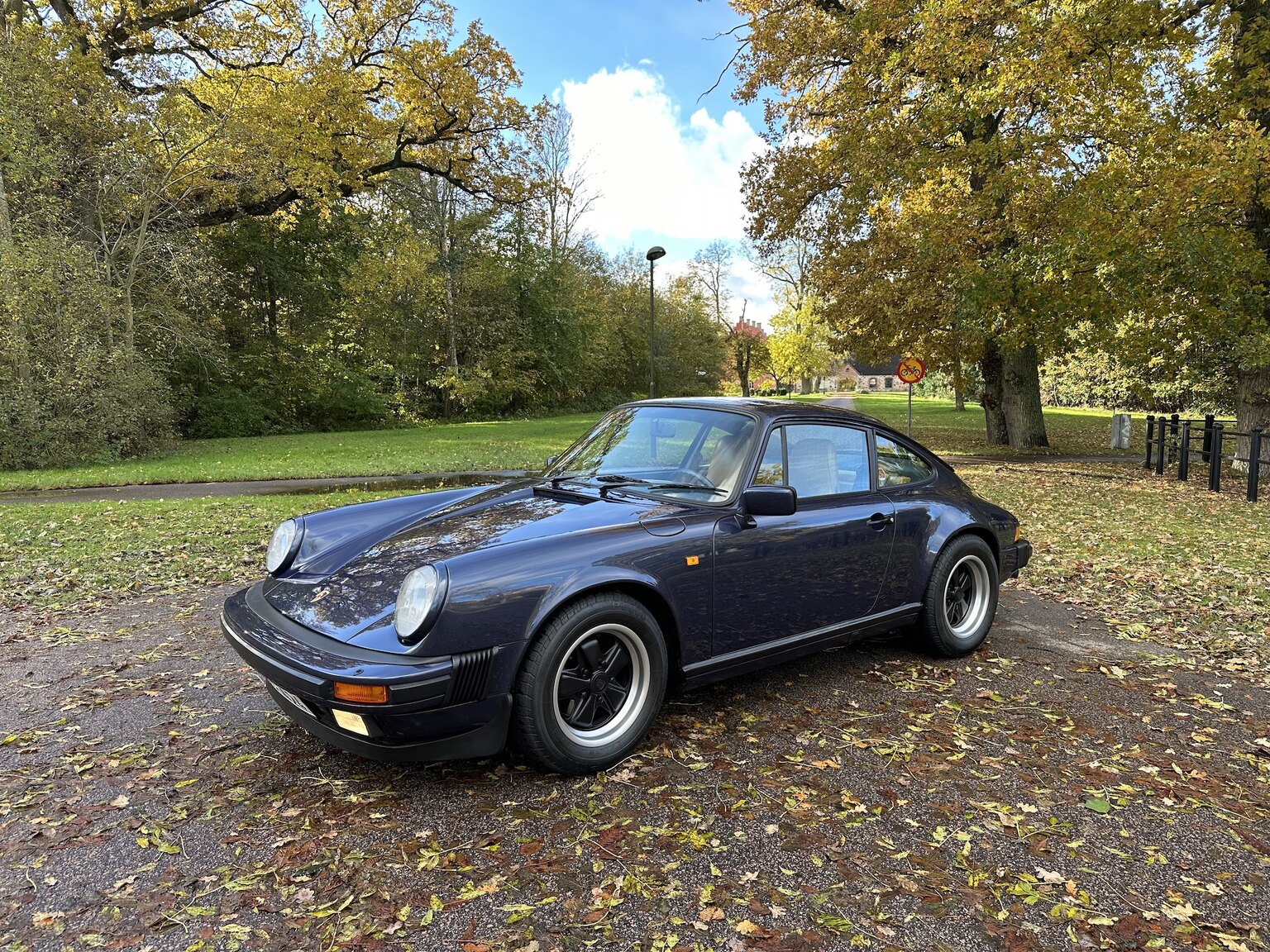 Exterior image of 1986 Porsche 911 Carrera 3.2