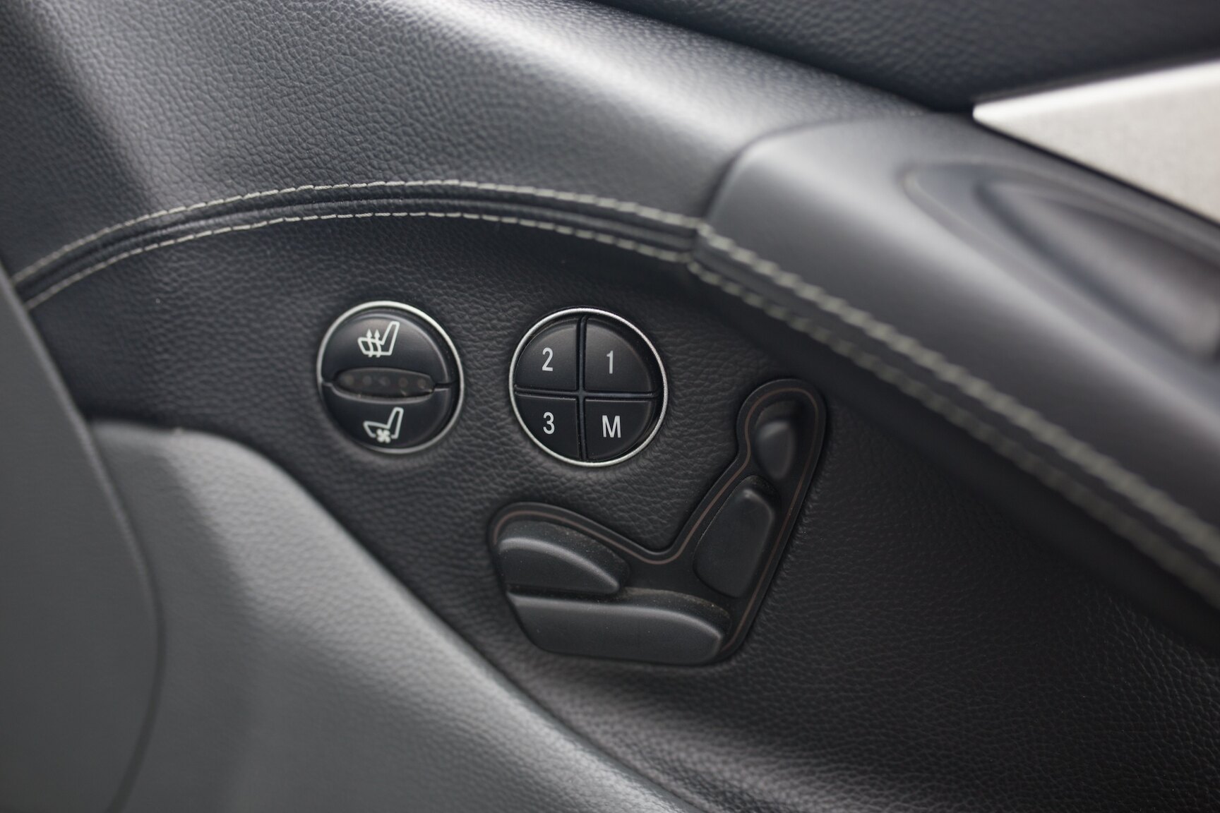 Interior image of 2002 Mercedes-Benz SL55 AMG