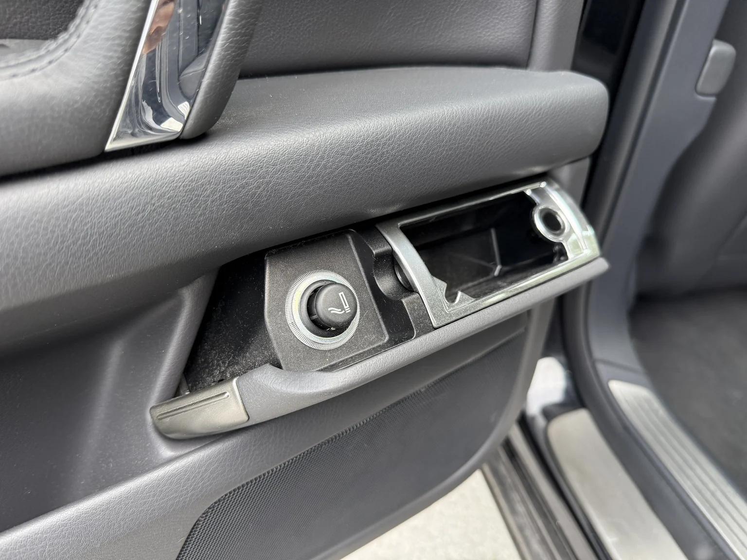 Interior image of 2013 Volkswagen Phaeton 3.0 TDI (41)