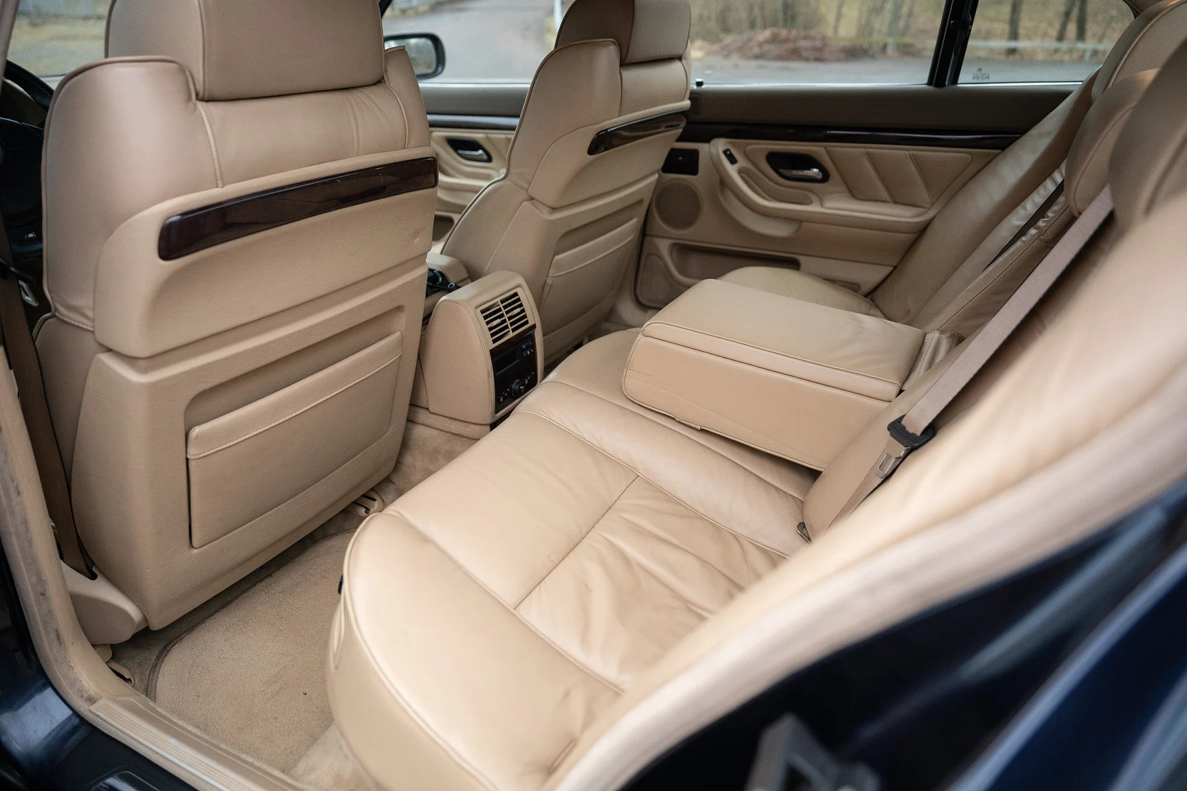 Interior image of 1996 BMW 740 iA - NO RESERVE (22)