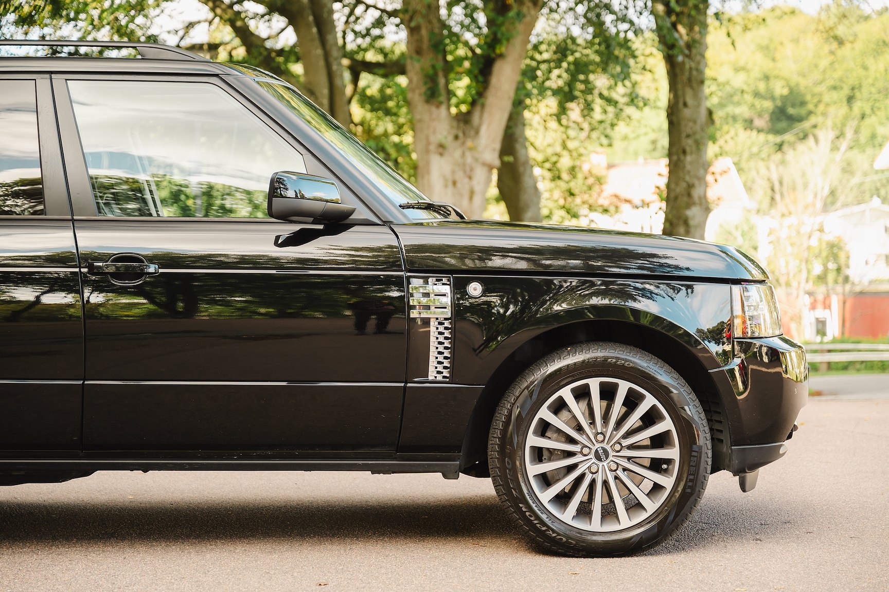 Exterior image of 2012 Range Rover 4.4 TDV8 Westminster 
