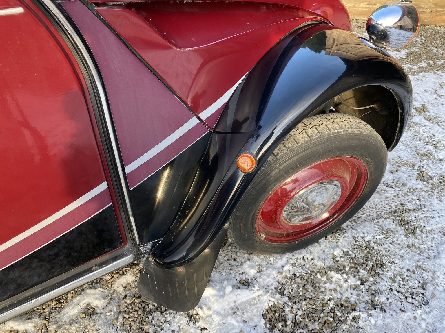 Exterior image of 1986 Citroën 2CV6 Charleston