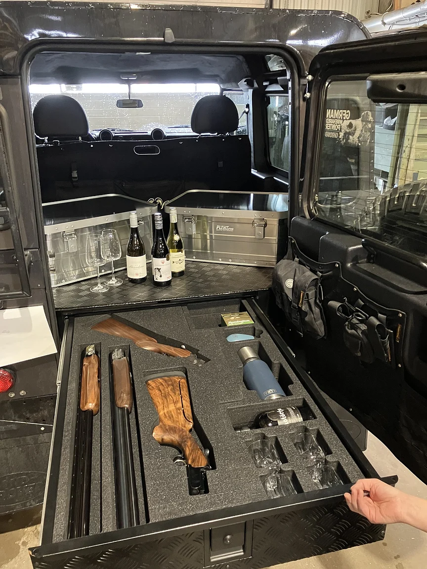 Innenraumfoto von 2015 Land Rover Defender 90 Special (30)