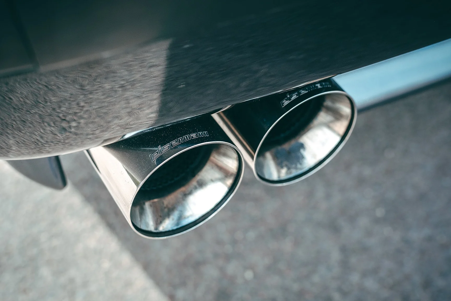 Exterior image of 1992 BMW M5 3.8 (35)