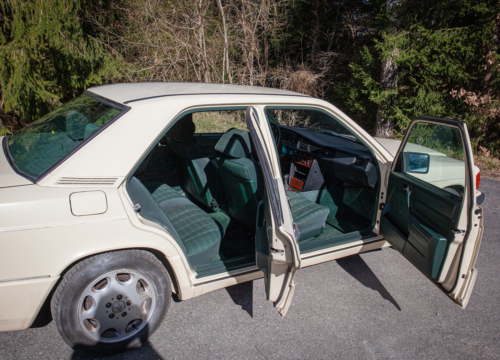 Interiörbild 1993 Mercedes-Benz 190 E 2.0