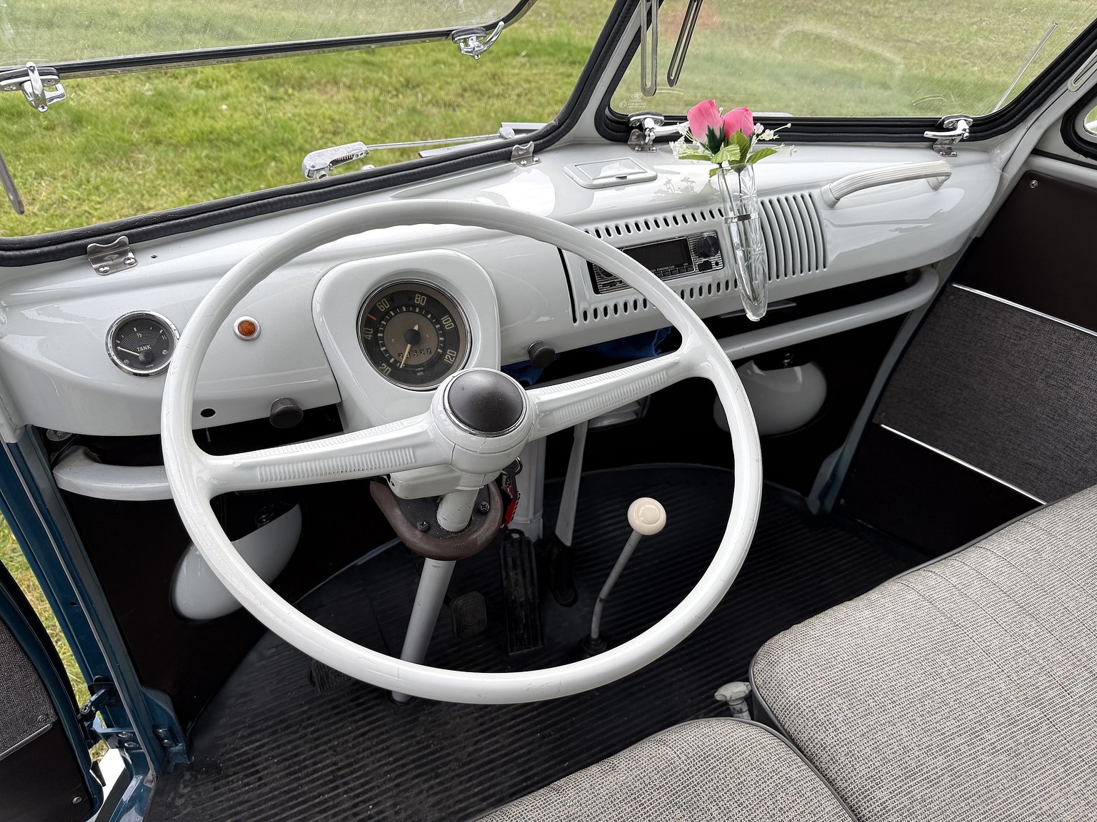 Interiörbild 1967 Volkswagen T1 Kleinbus