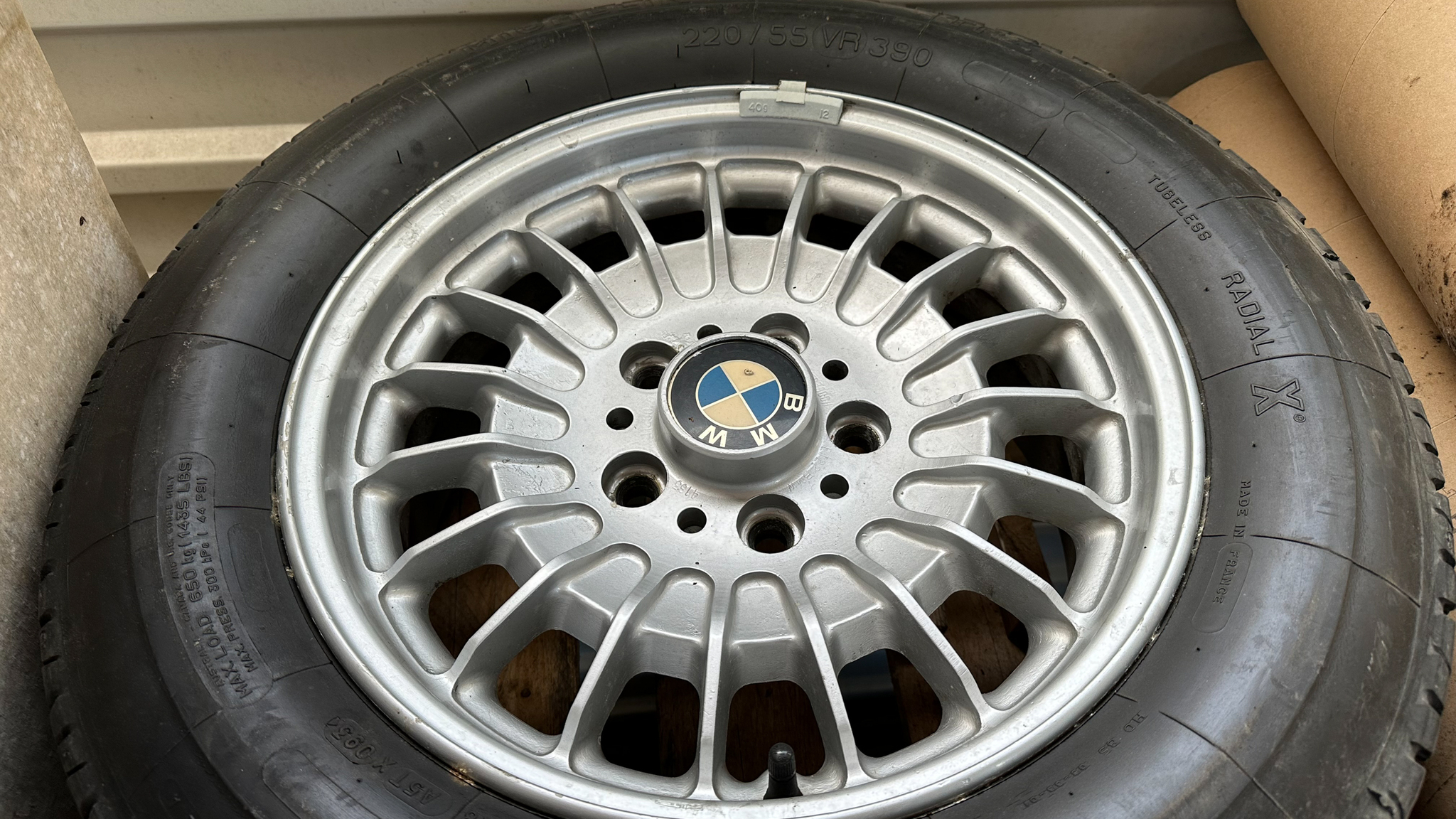 Exteriörbild på 1984 BMW 745i Executive Automat