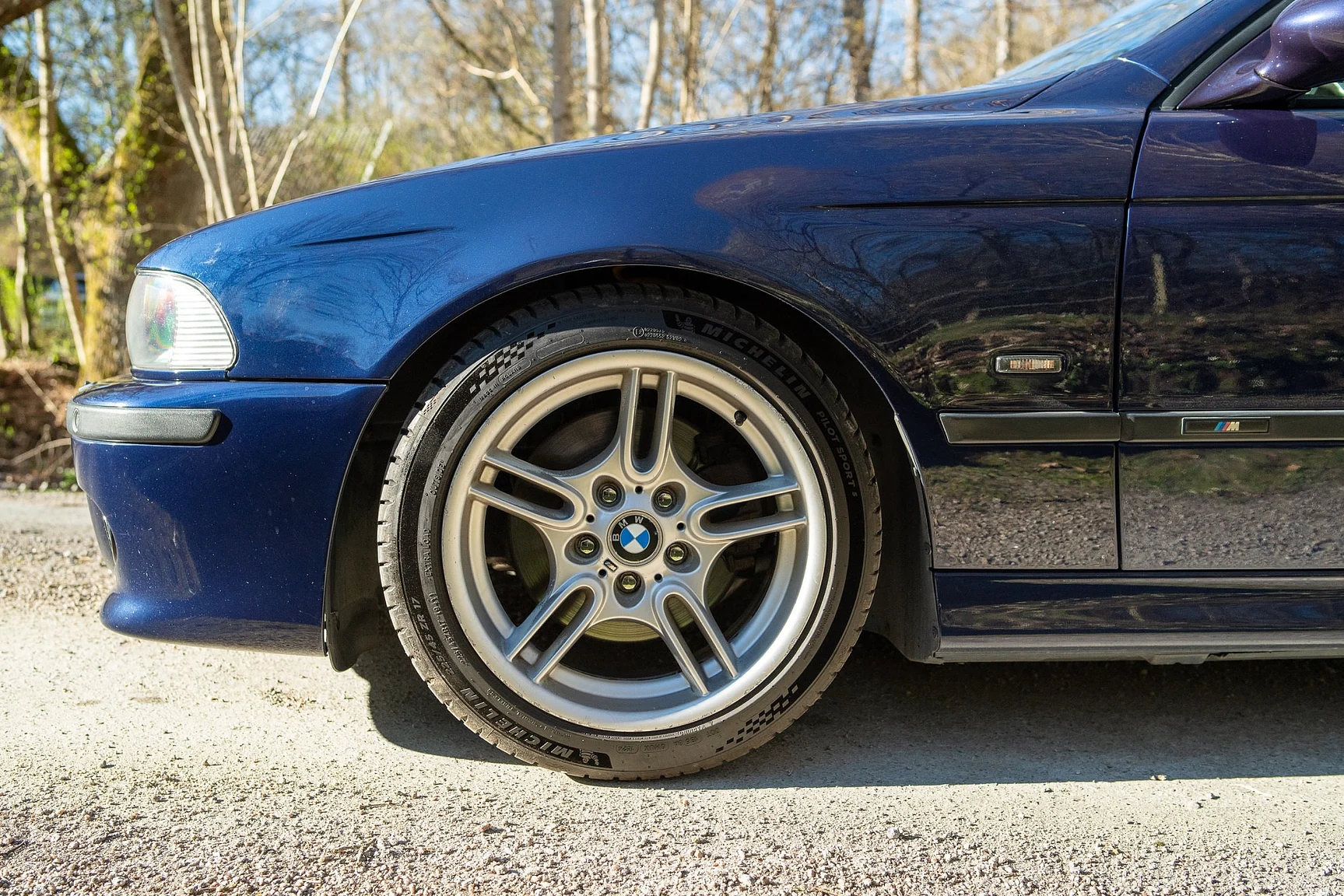 Exteriörbild på 1996 BMW 540iA (17)