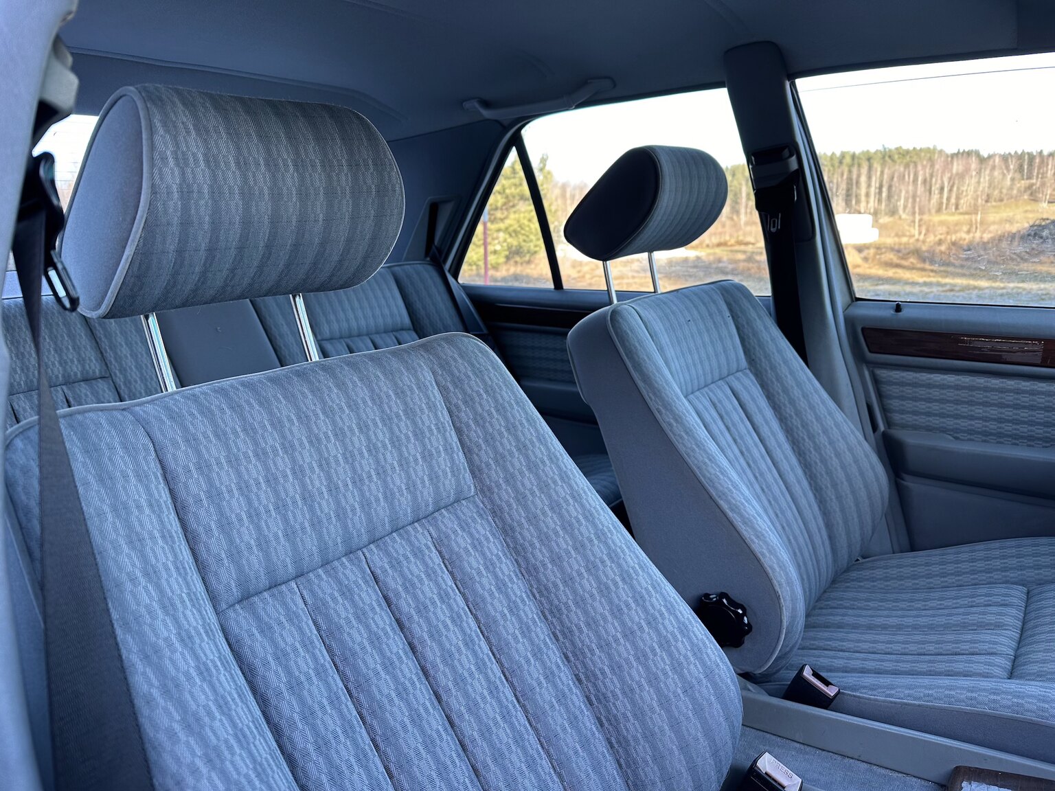 Interiörbild 1990 Mercedes-Benz 200 E