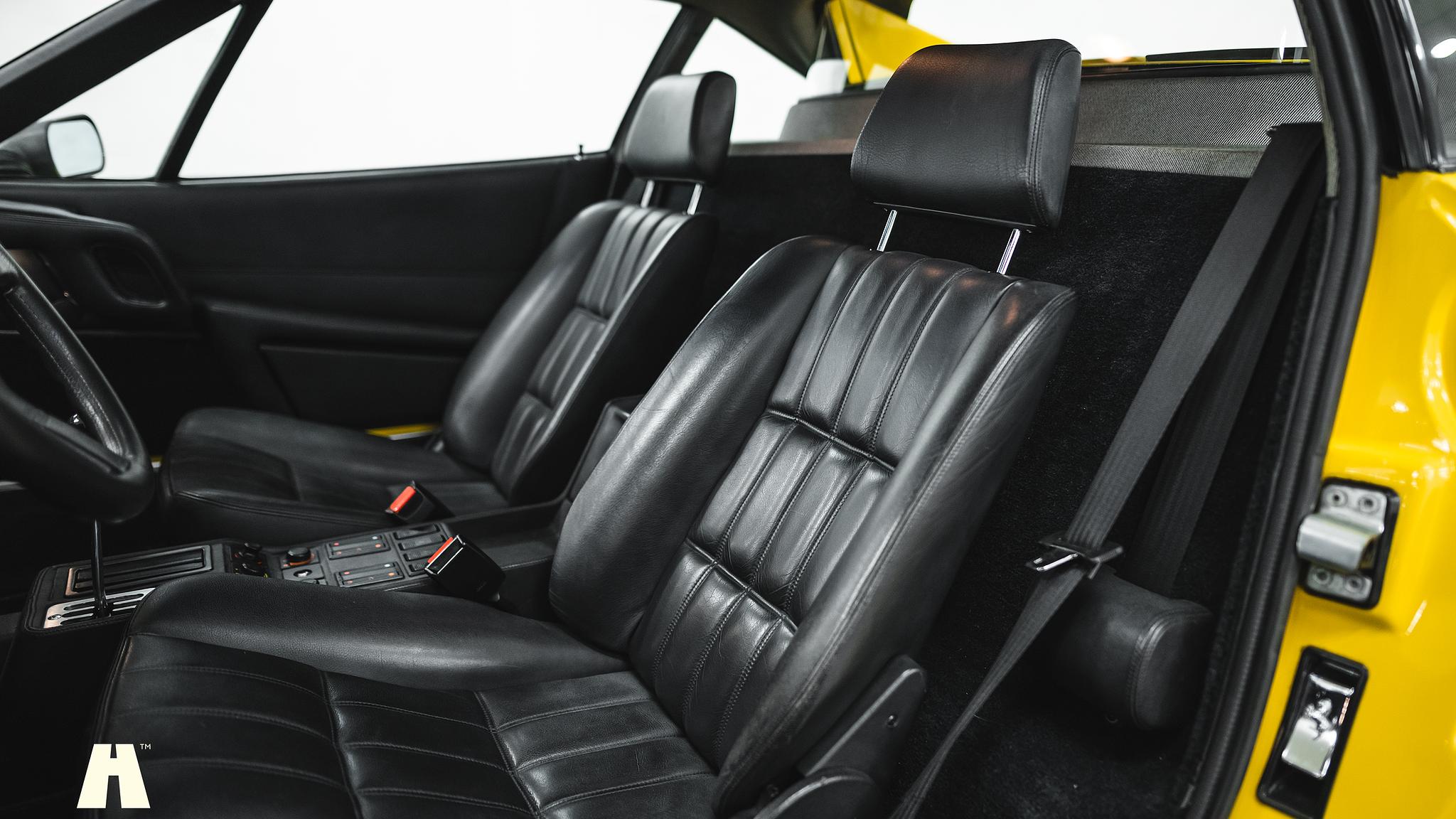 Interiörbild 1986 Ferrari 328 GTB