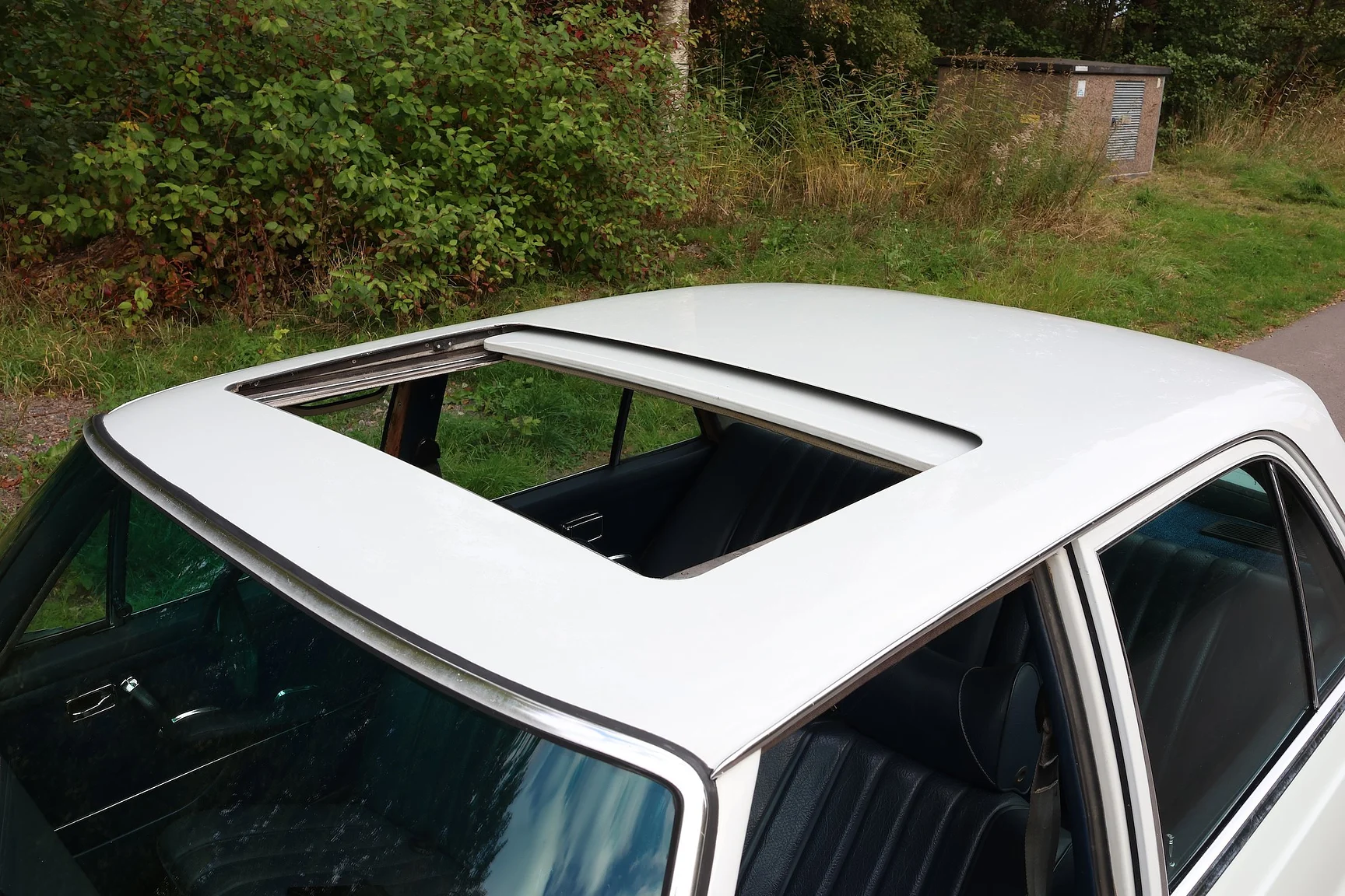 Exterior image of 1972 Mercedes-Benz 280 SE 4.5  (23)