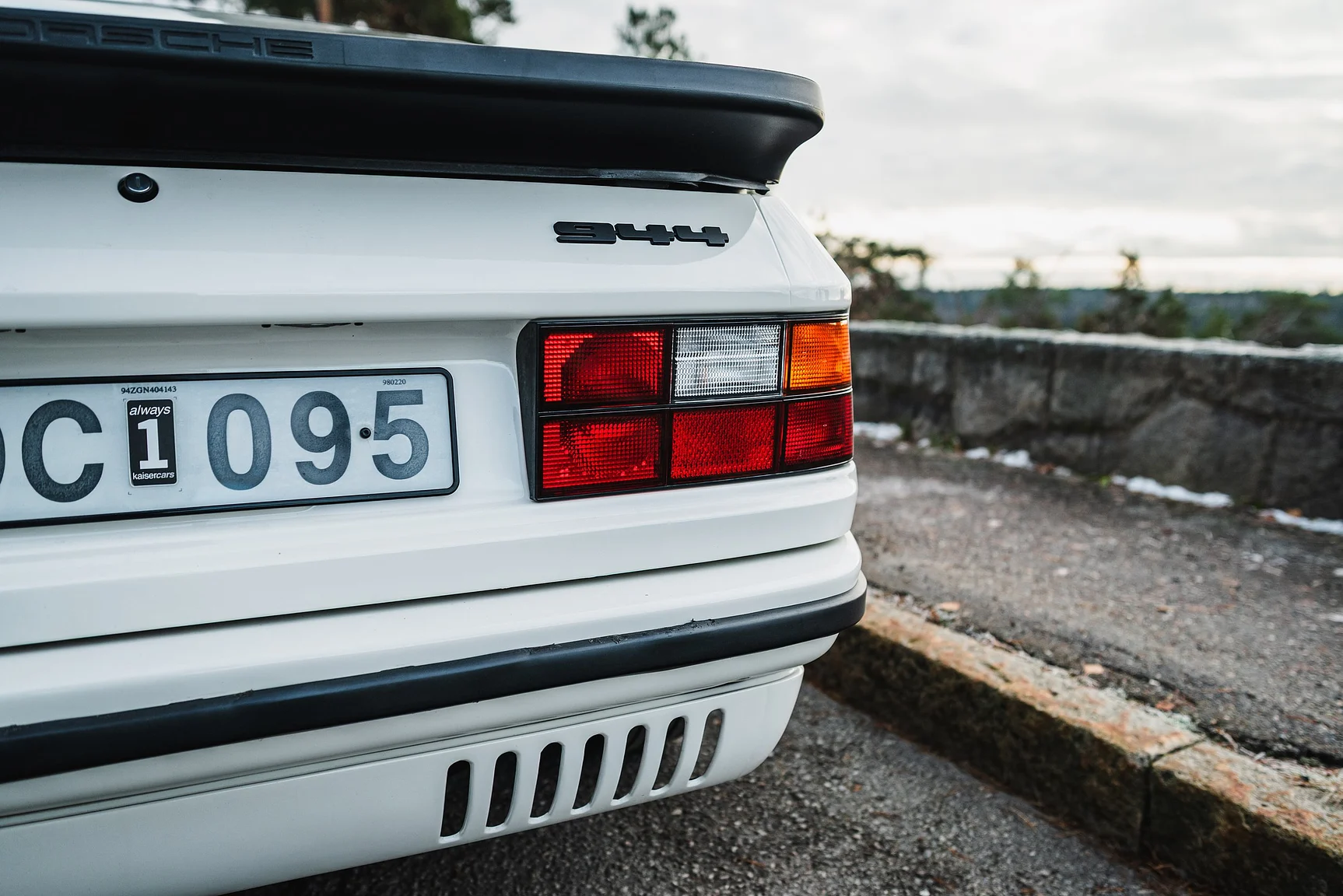 Exterior image of 1986 Porsche 944R (34)