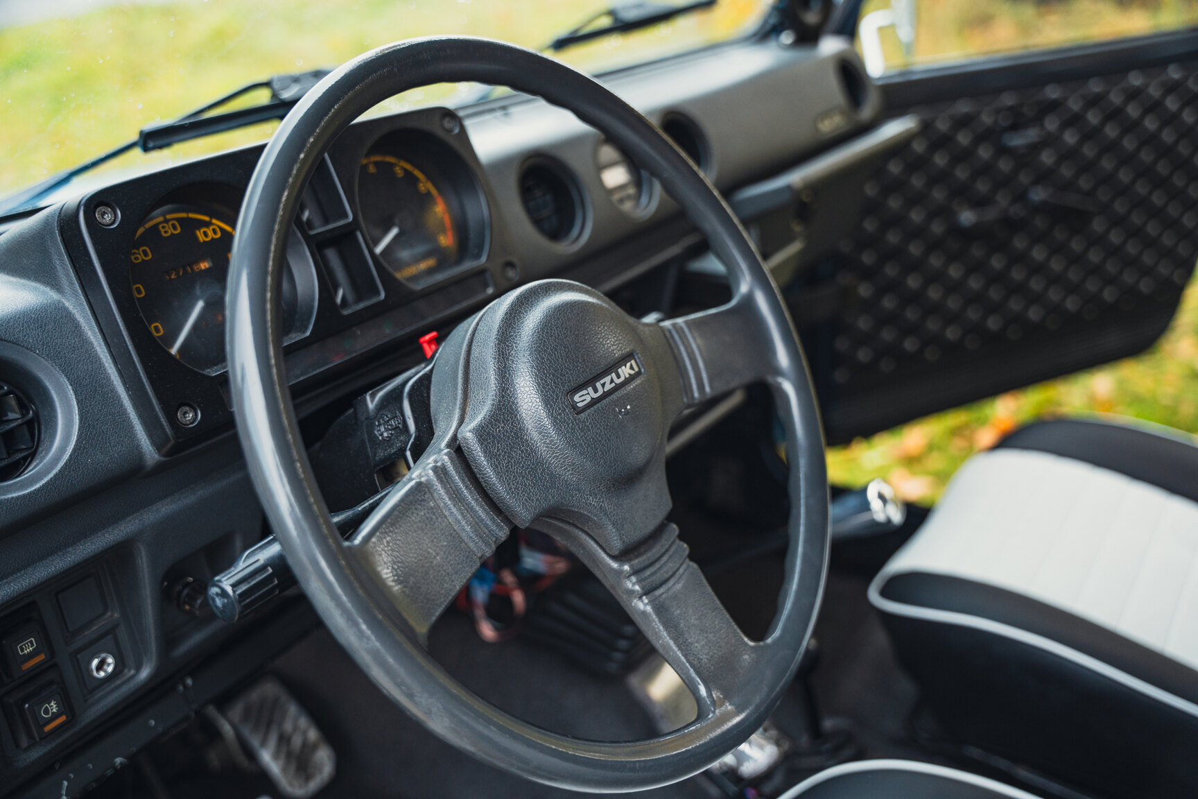 Innenraumfoto von 1987 Suzuki SJ413 A-traktor