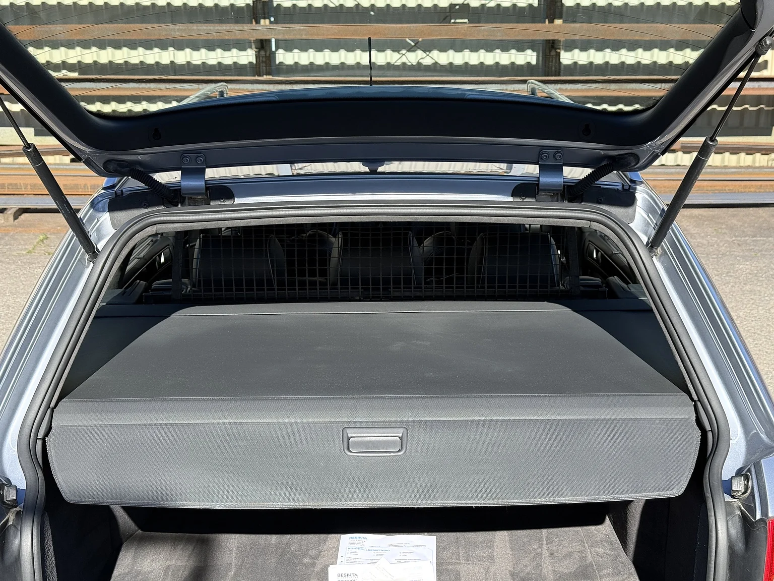 Interior image of 2002 Audi RS 6 Avant (109)