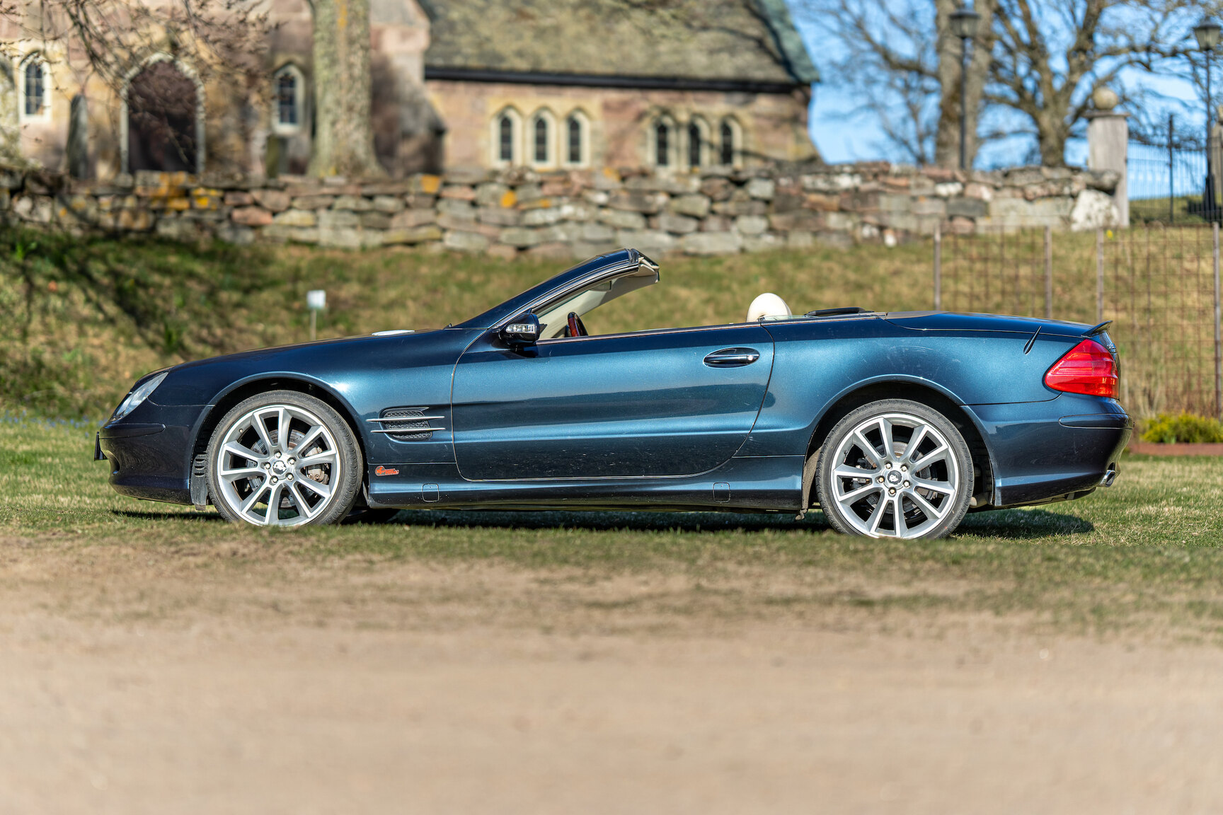 Exterior image of 2002 Mercedes-Benz SL 500
