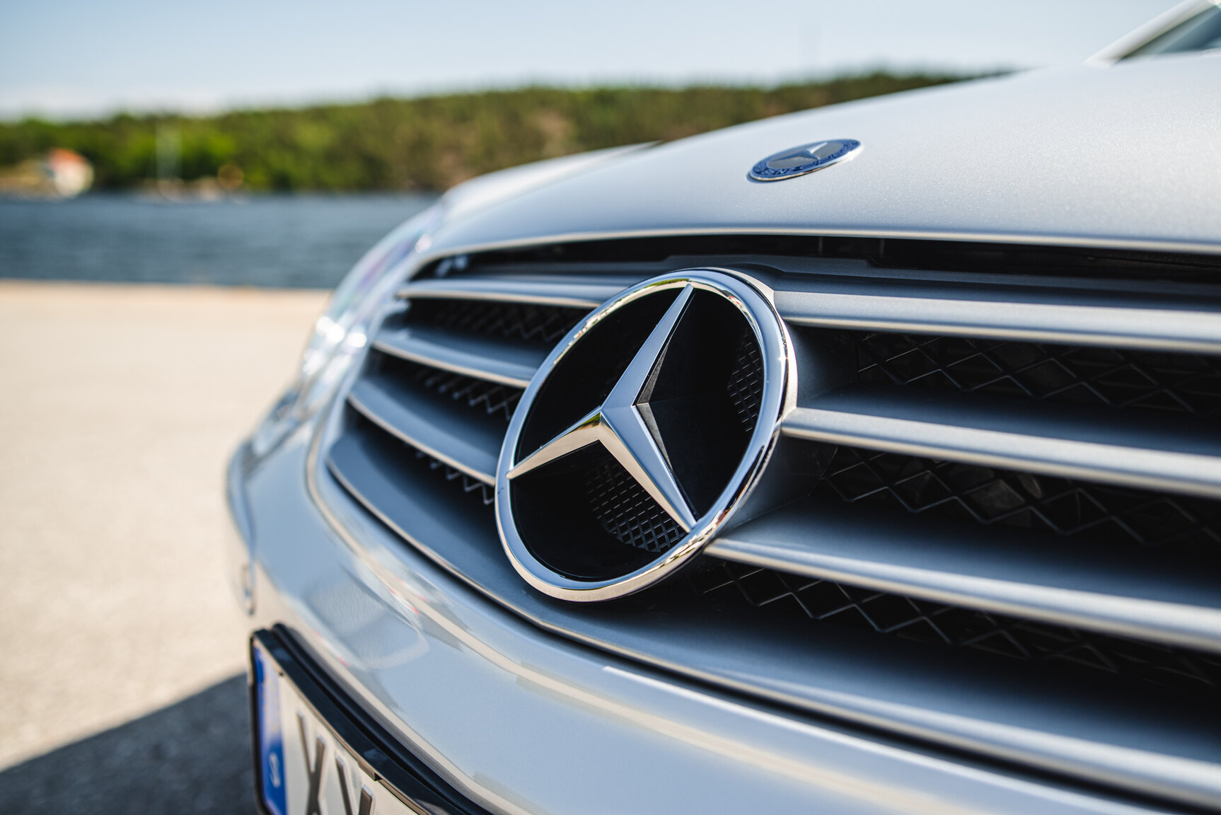 Exterior image of 2006 Mercedes-Benz SL 350