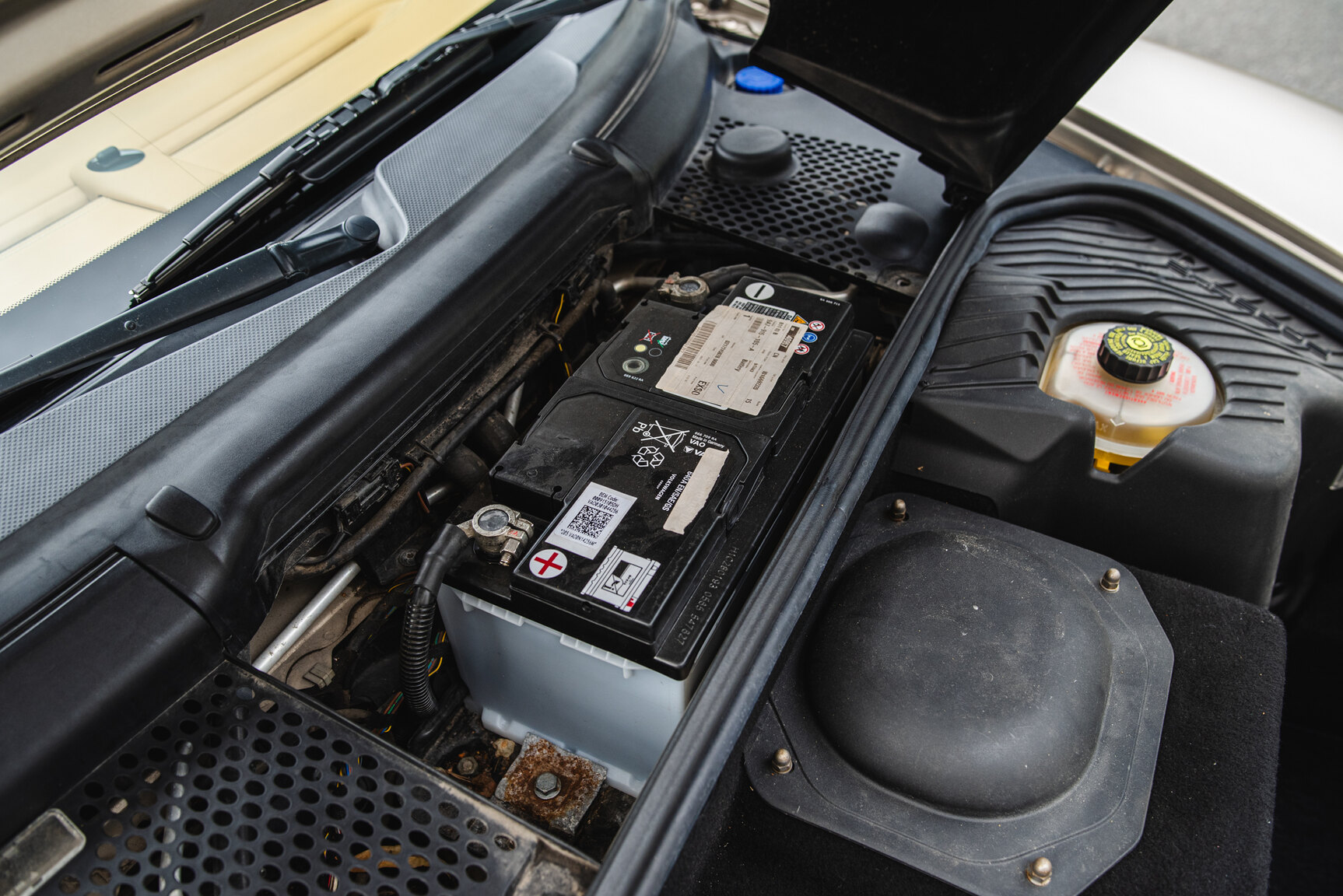 Image of 2004 Porsche 911 Carrera 4 mechanics