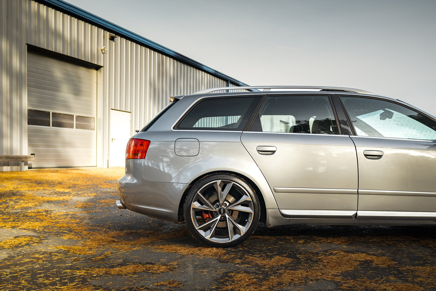 Exterior image of 2005 Audi S4 Avant (6)