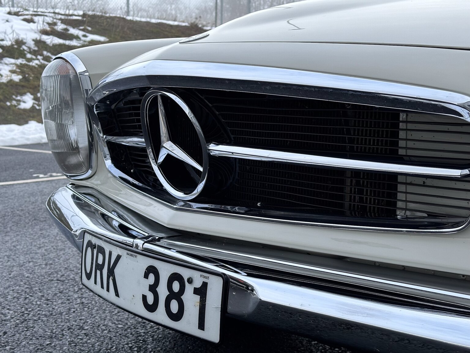 Exterior image of 1968 Mercedes Benz SL 280 Pagoda
