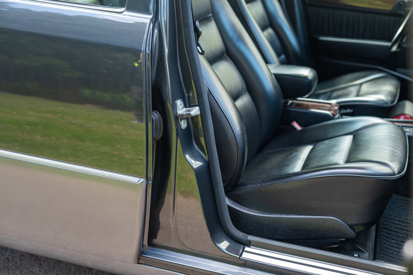 Interior image of 1993 Mercedes-Benz 400 E
