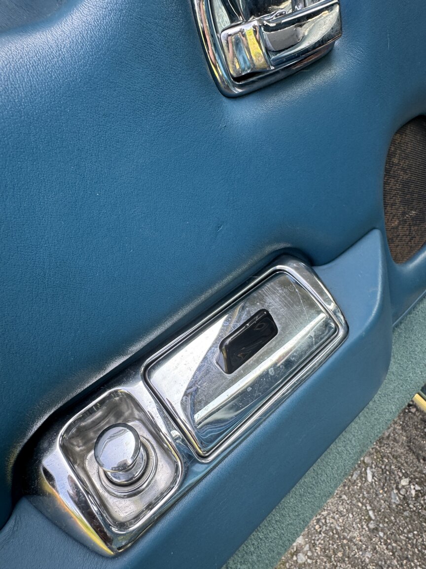 Interior image of 1976 Rolls-Royce Silver Shadow