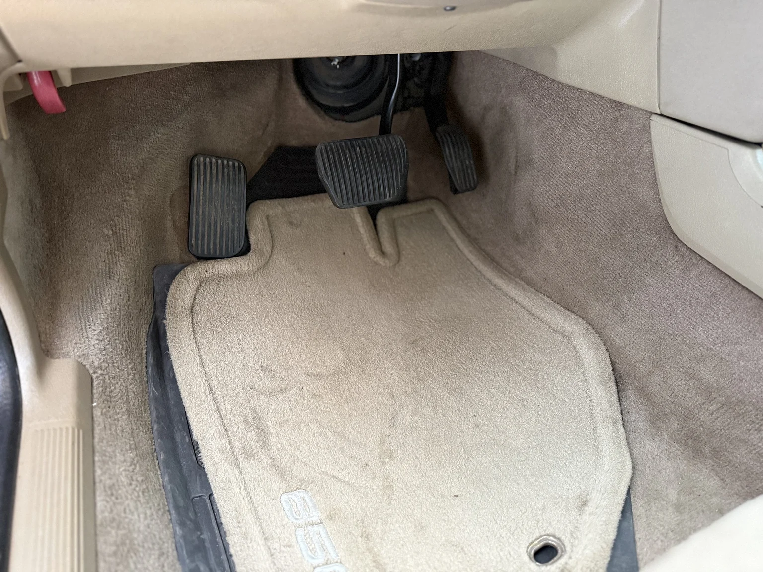 Interior image of 1996 Volvo 850R (11)