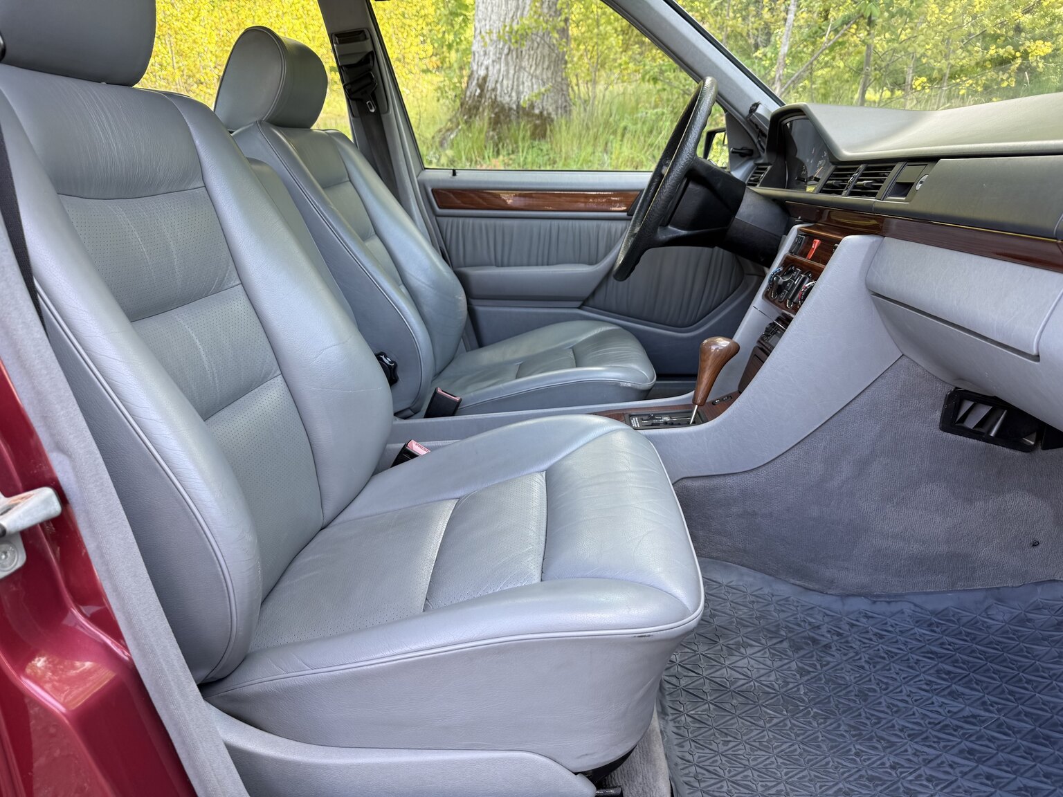Interior image of 1991 Mercedes-Benz 300 E-24
