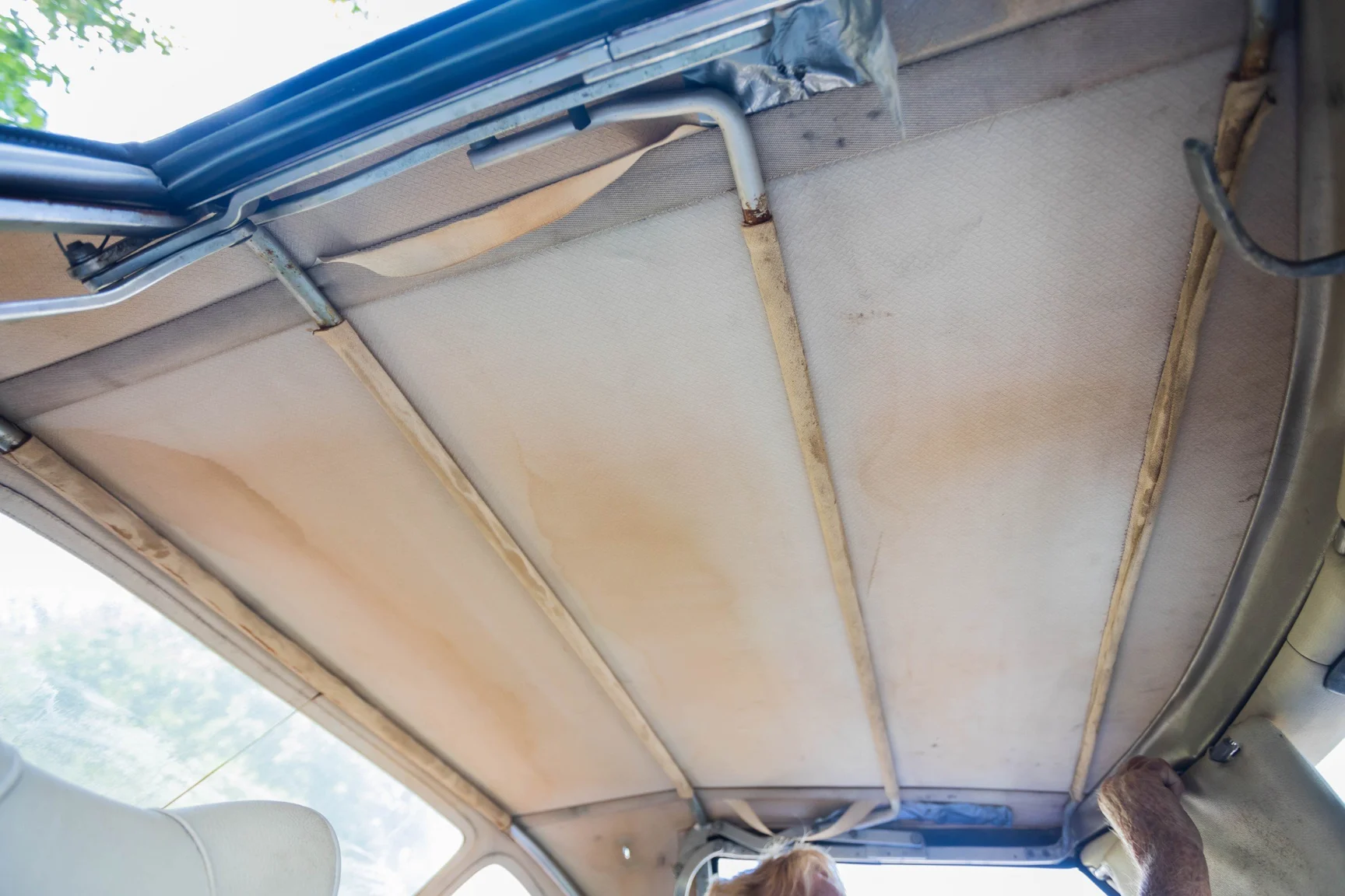 Interior image of 1975 Mercedes-Benz 280 SL (33)