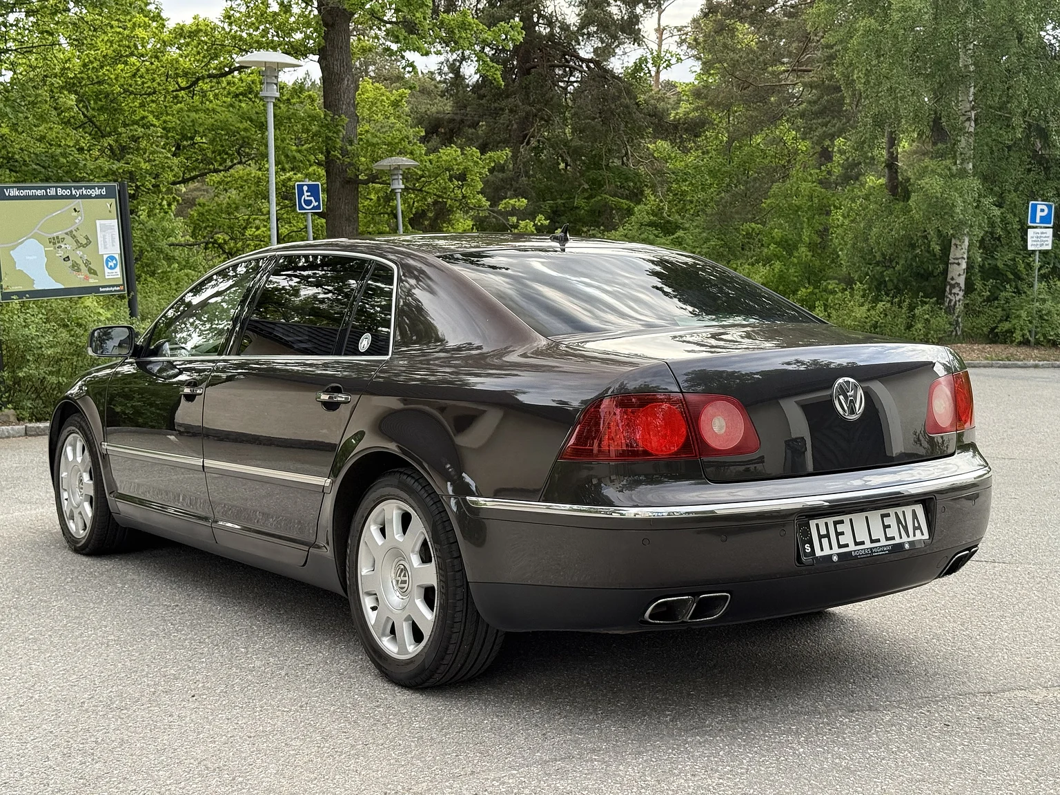 Exteriörbild på 2009 Volkswagen Phaeton W12 LWB Executive (24)