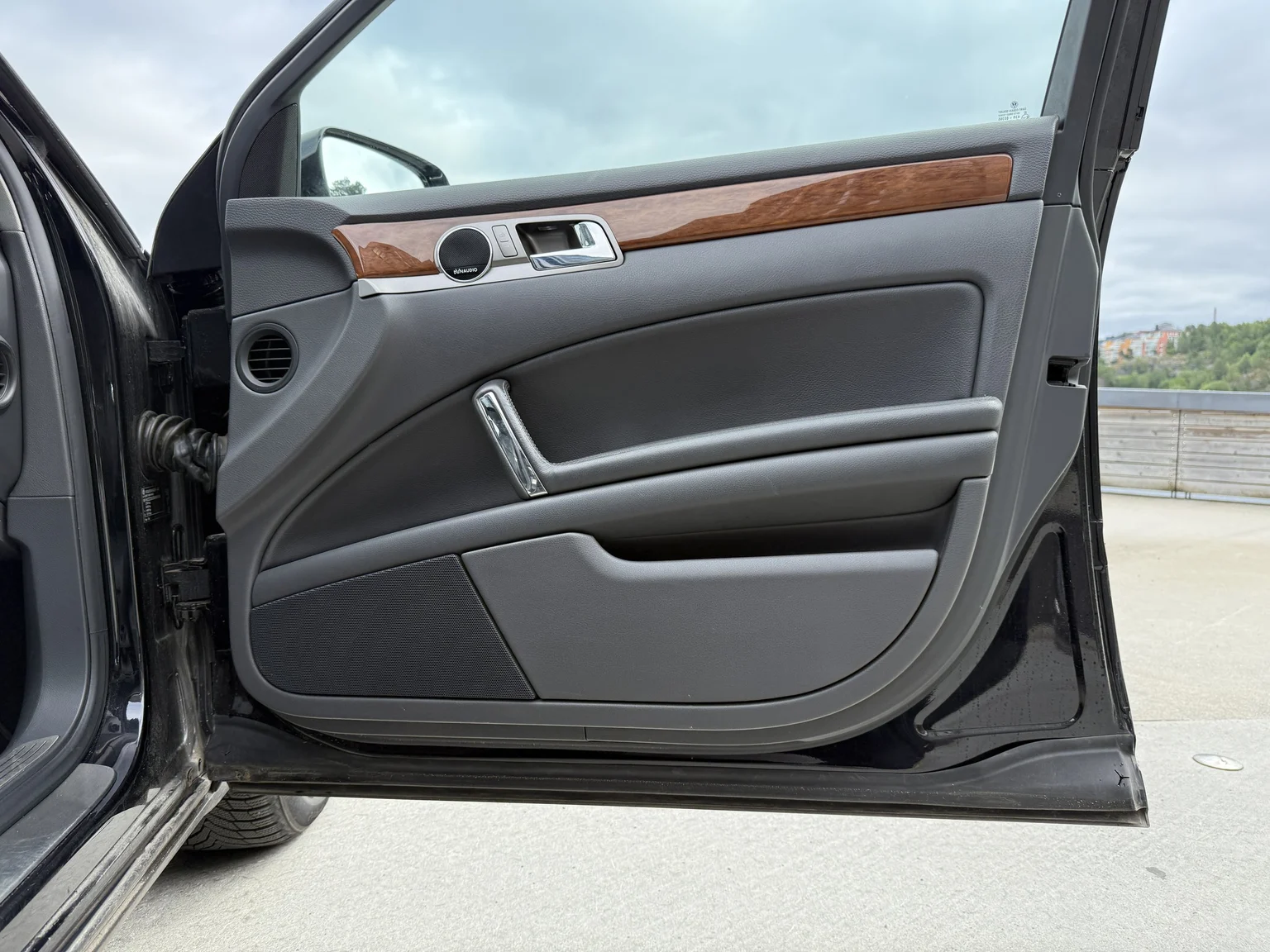 Interior image of 2013 Volkswagen Phaeton 3.0 TDI (72)