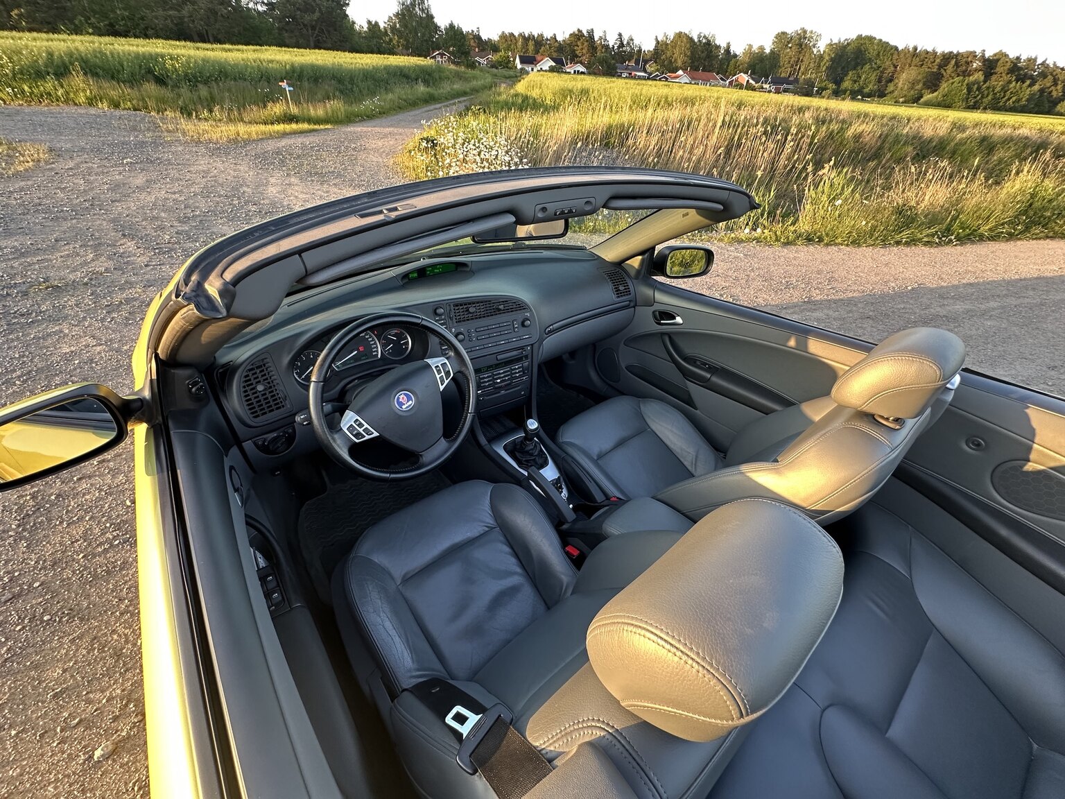 Interior image of 2004 SAAB 9.3 Aero Convertible 2.0T