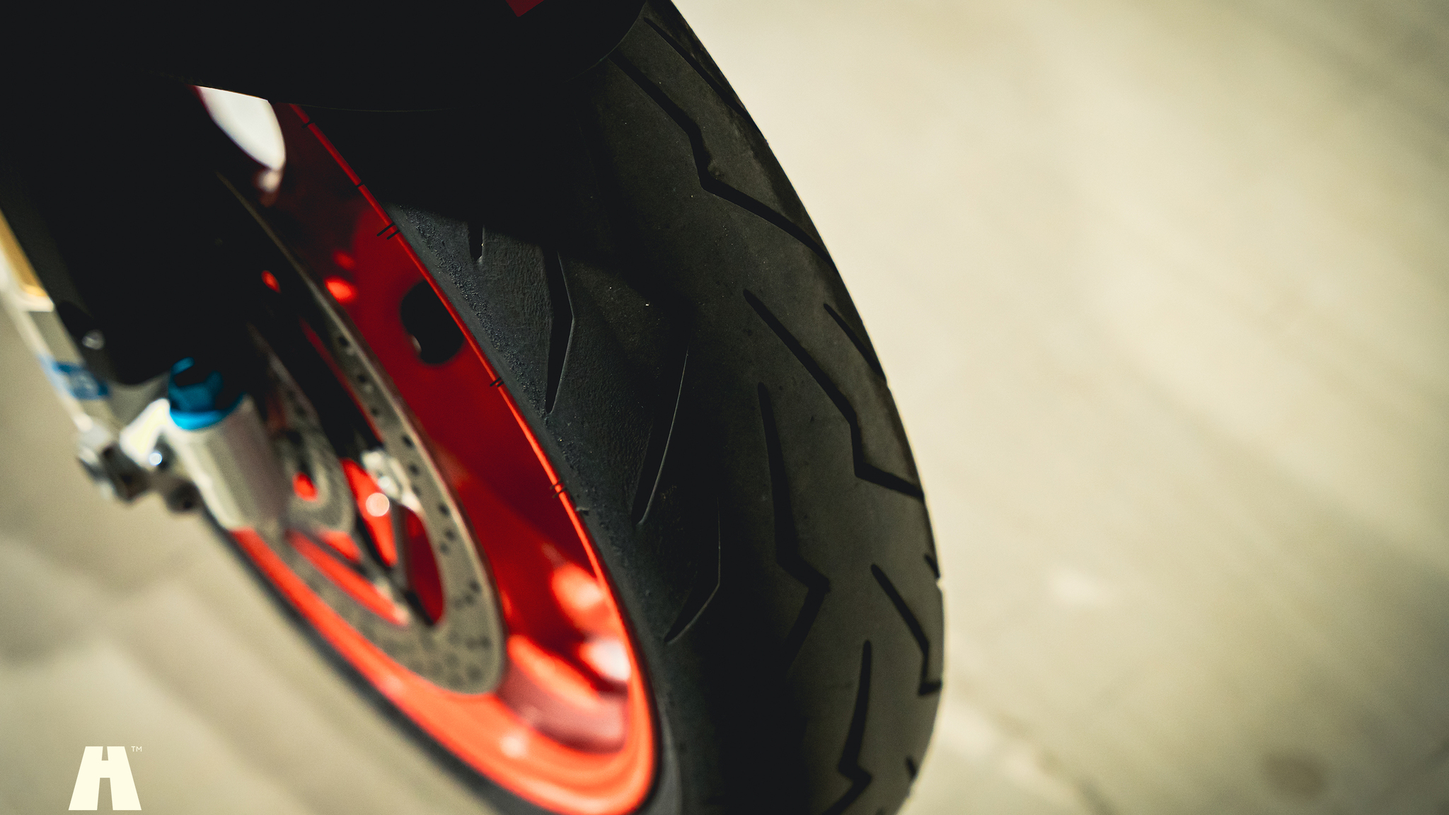 Exterior image of 2016 Aprilia Tuono V4 Factory