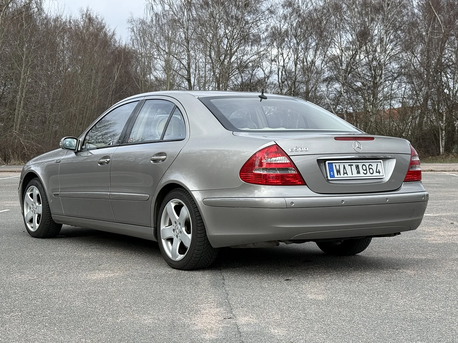 Exteriörbild på 2004 Mercedes-Benz E 500 7G-Tronic (5)