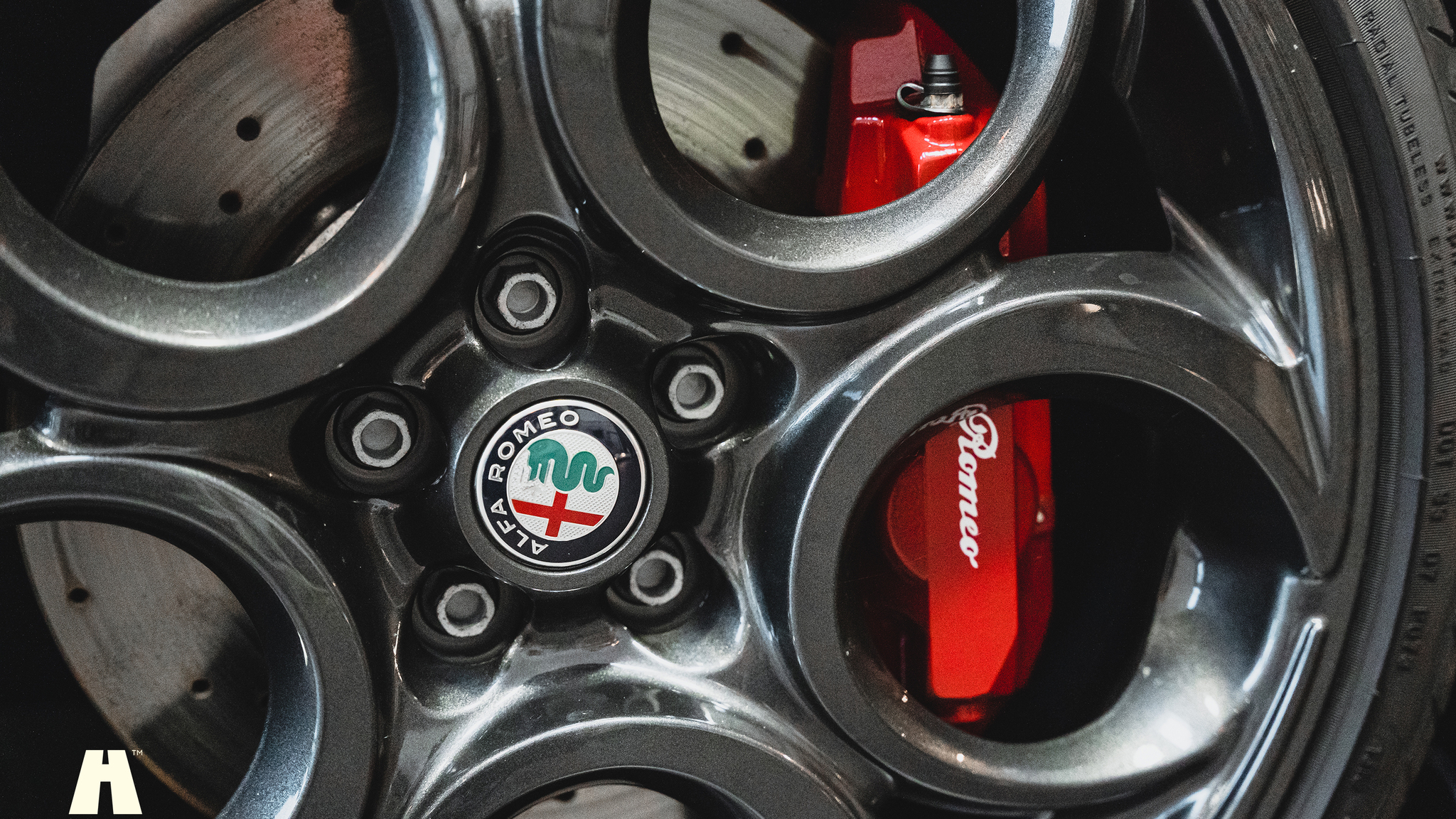 Exterior image of 2016 Alfa Romeo 4C (24)