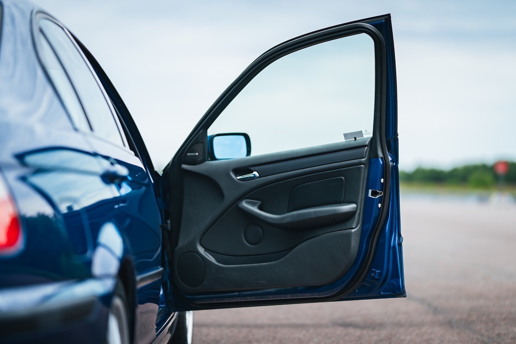 Interior image of 2003 BMW 330i