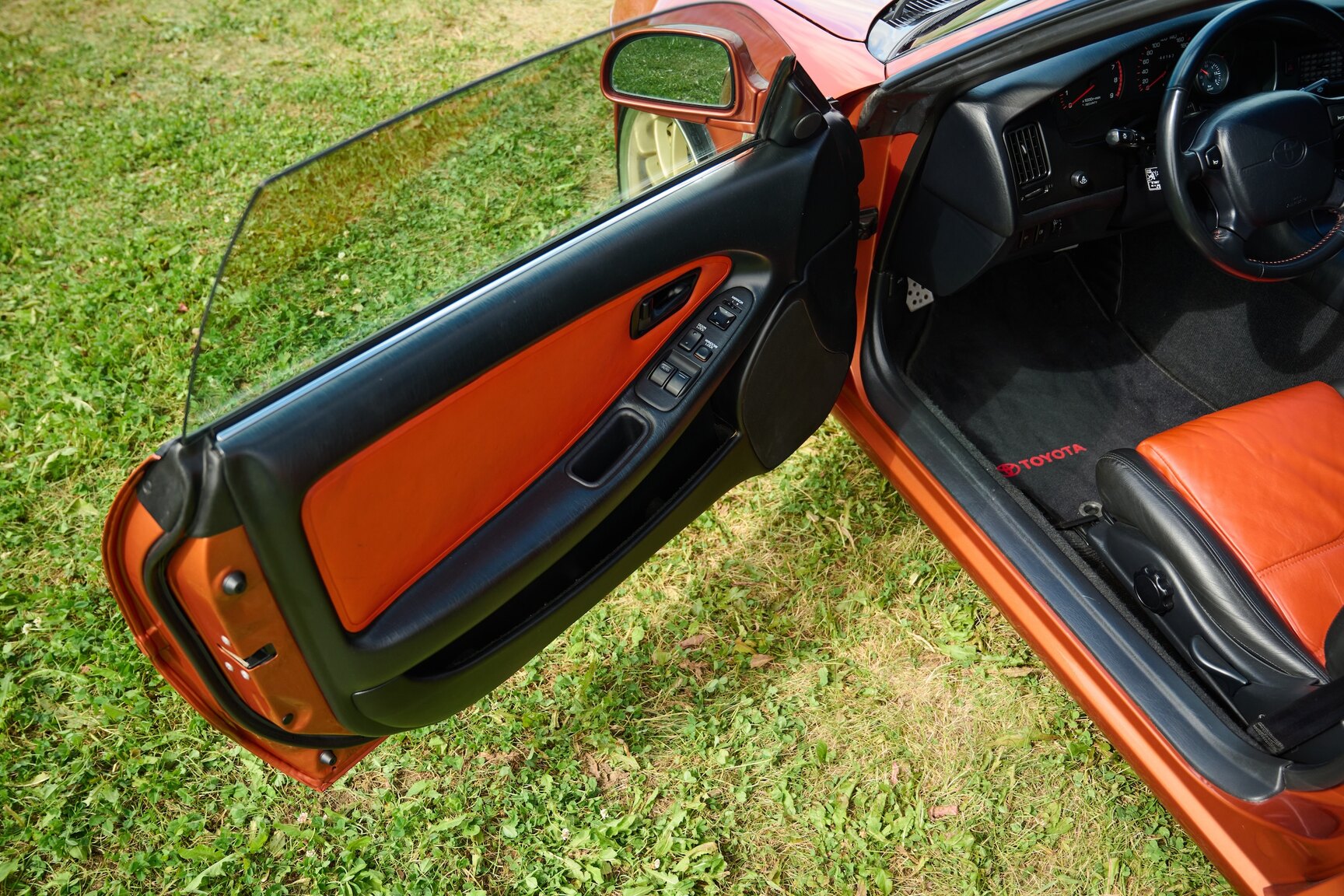 Innenraumfoto von 1999 Toyota MR2 2.0 Turbo