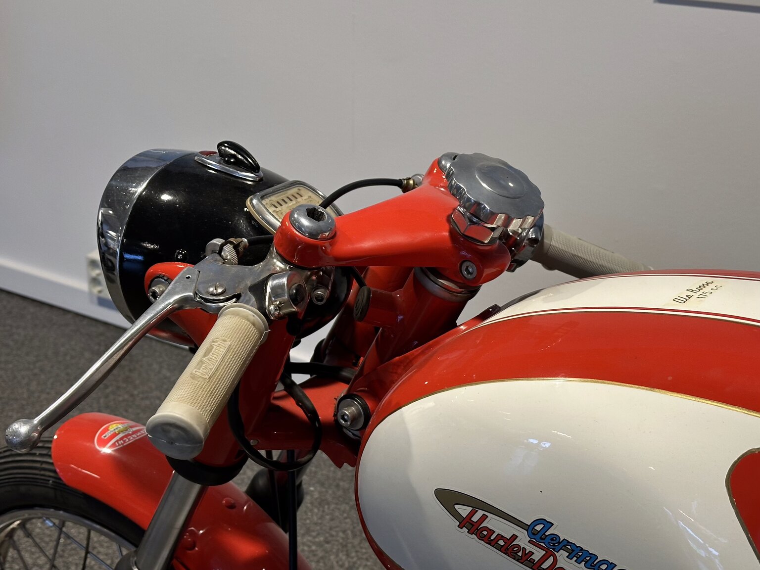 Exterior image of 1963 Aermacchi Harley-Davidson Ala Rossa