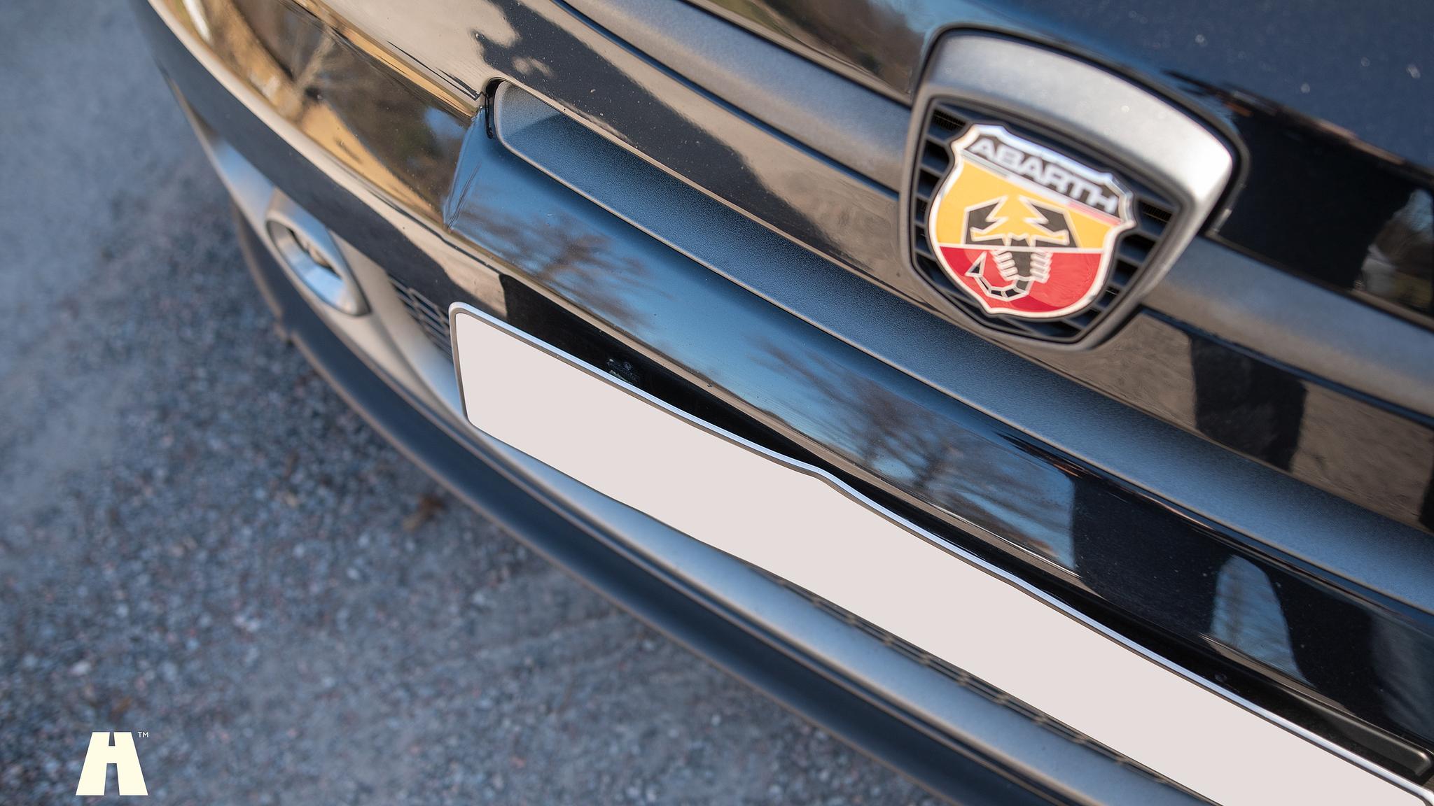 Exteriörbild på 2016 Abarth 595 Competizione (62)