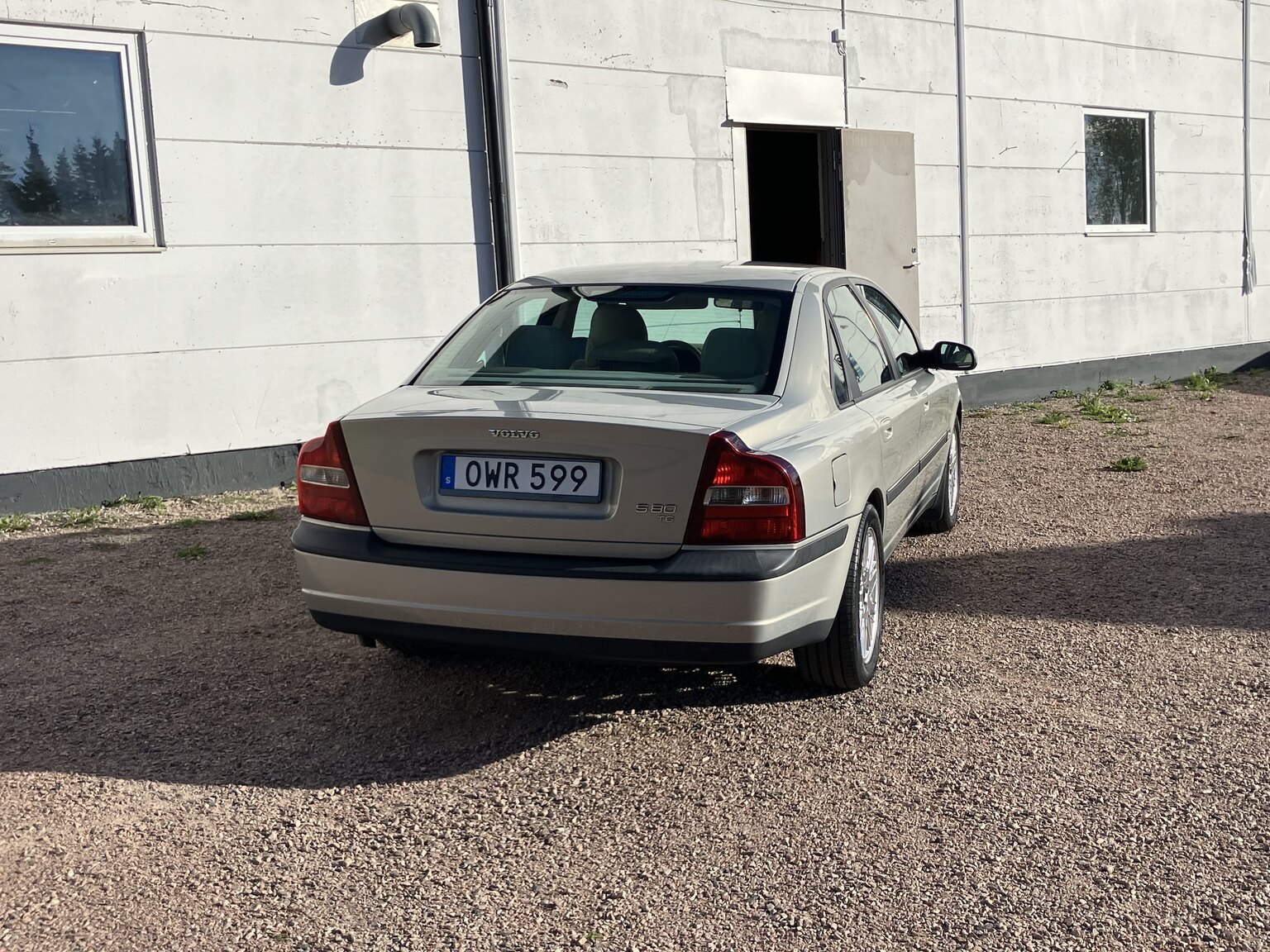 Exterior image of 1999 Volvo S80